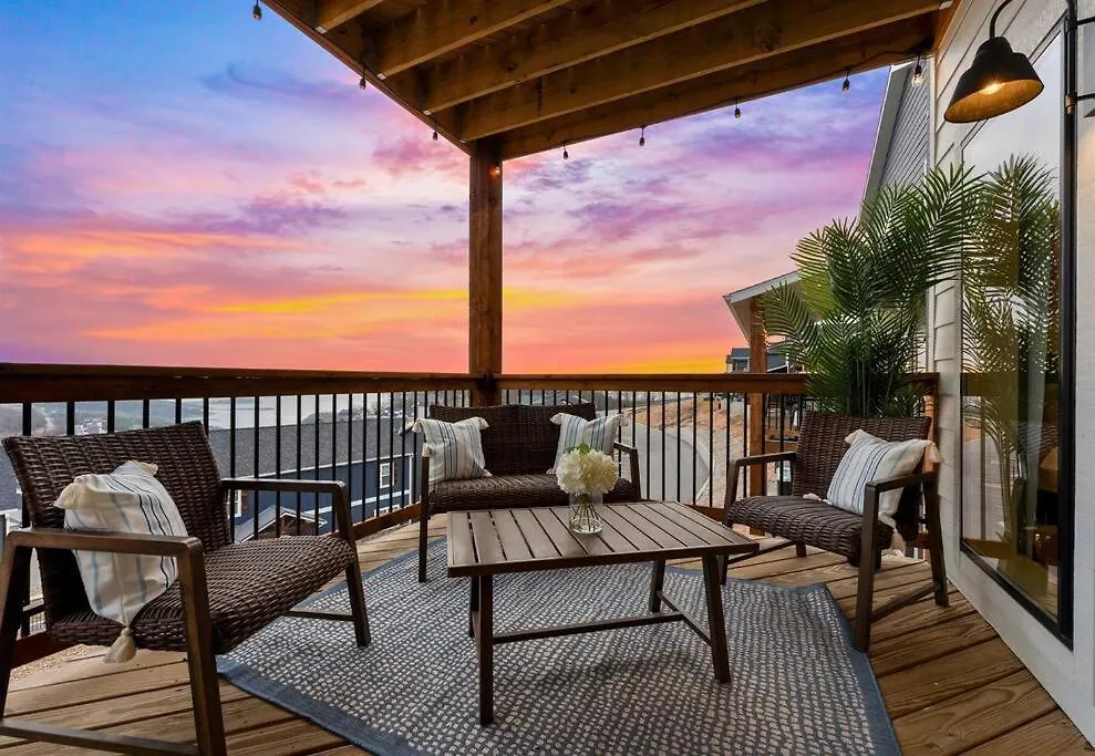 Lakeside Splendor: 9br, Hot Tub, Arcade, Views! Casa vacanze Branson