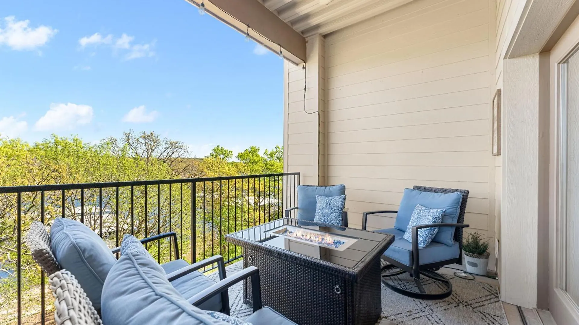 The Nest At Point One
