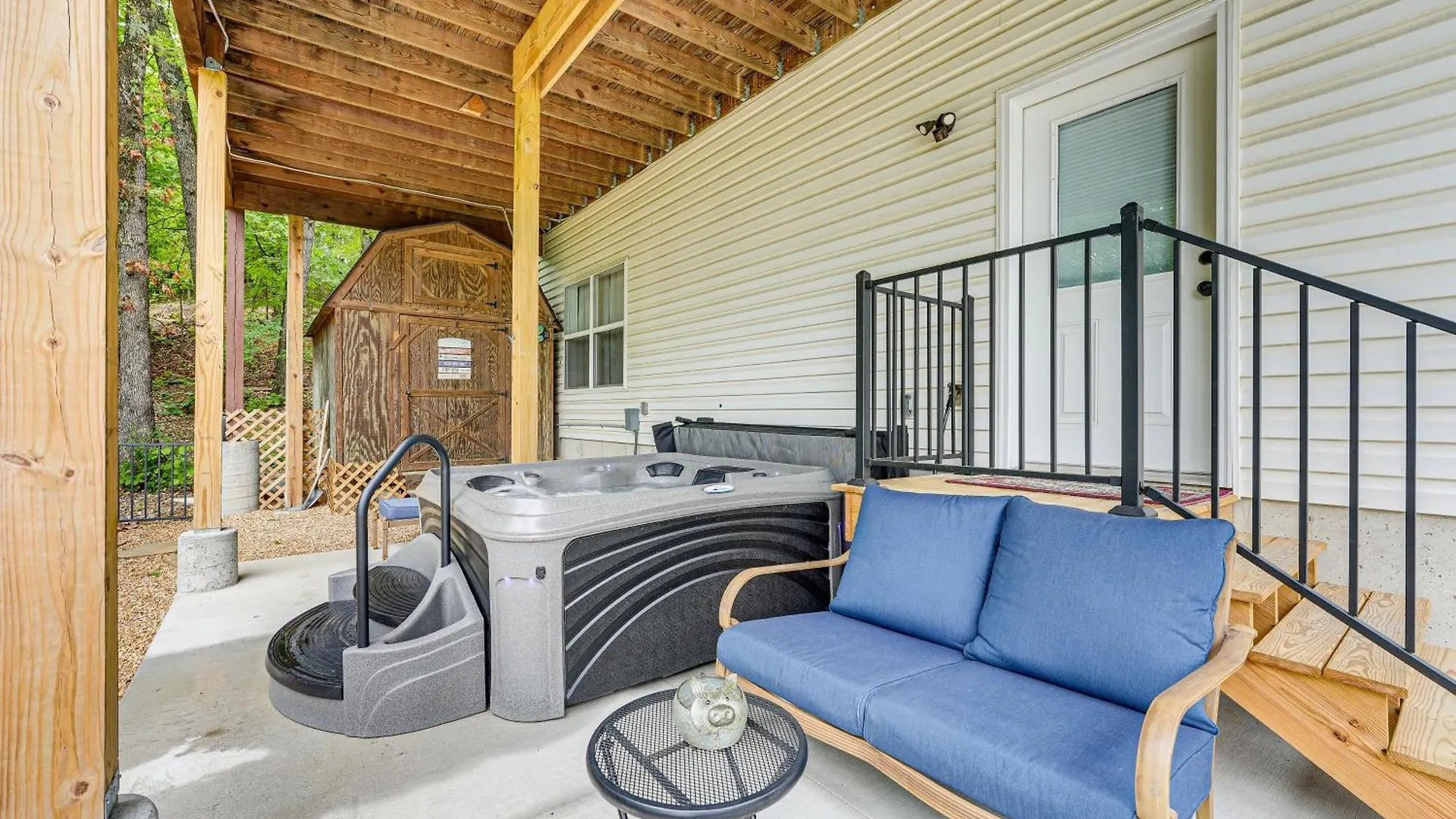 Secluded Escape With Pool And Game Room! Vakantiehuis