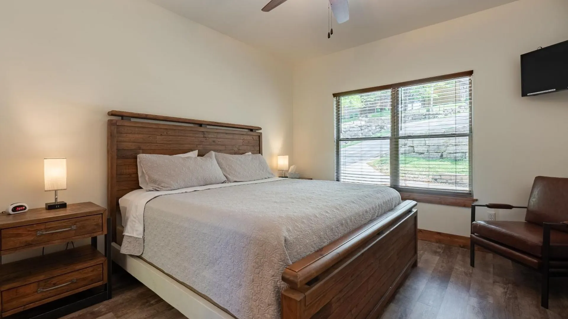 3br Walk-in Near Silver Dollar - Game - Pool - Free Tickets Included - Rr93a