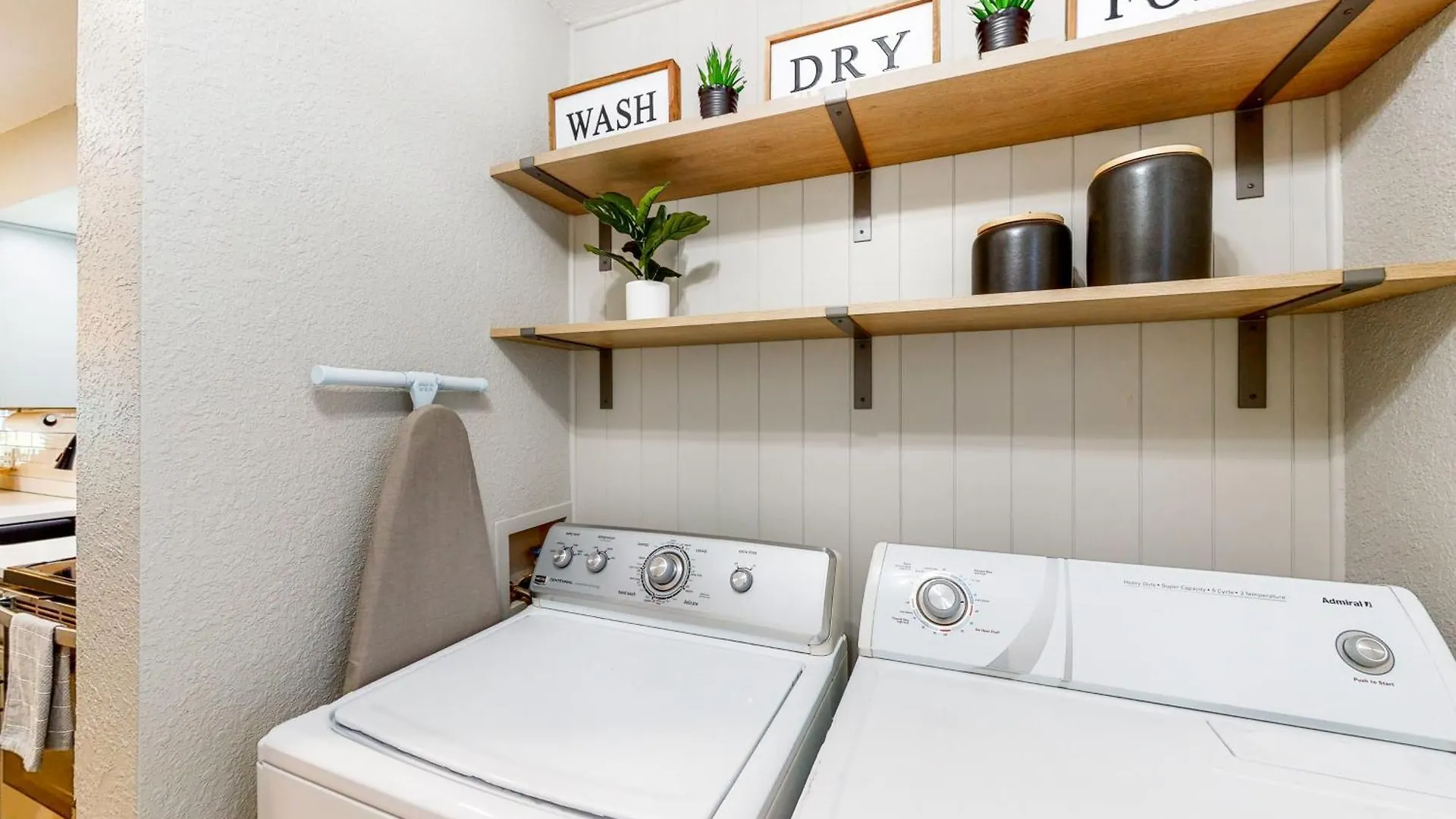 Lofty Retreat & Paradise Pointe Semesterbostad