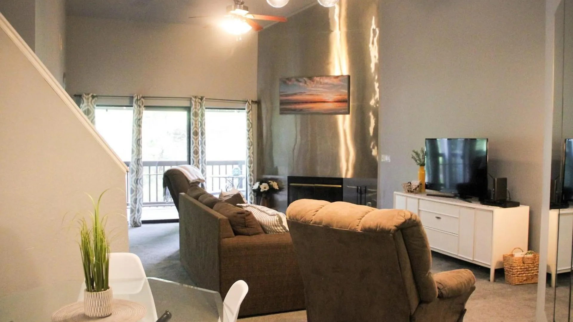 Jenny's Kickback Retreat Apartment