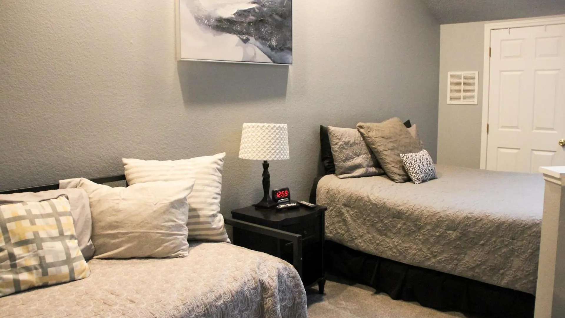 Jenny's Kickback Retreat Apartment
