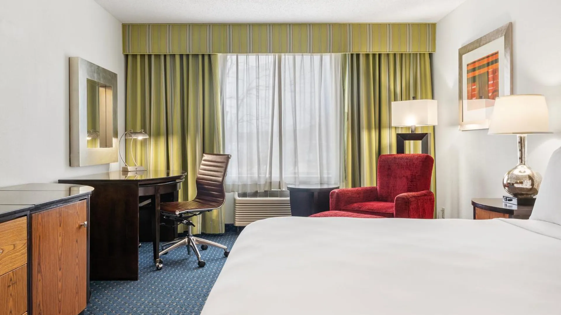 Thousand Hills Hotel