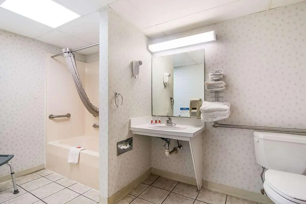 Hotel Econo Theater District Branson