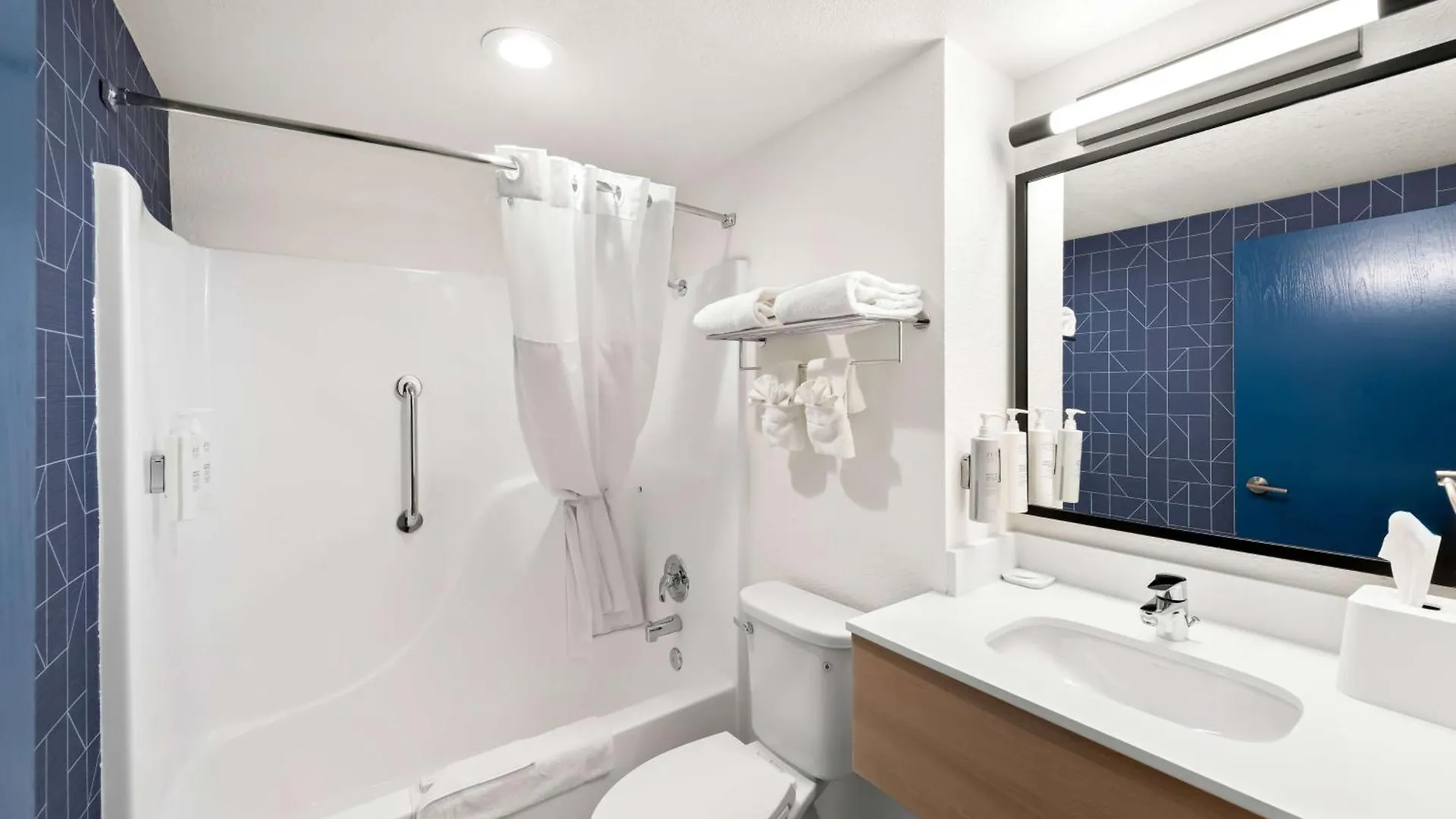 Spark By Hilton Meadows Hotell 3*