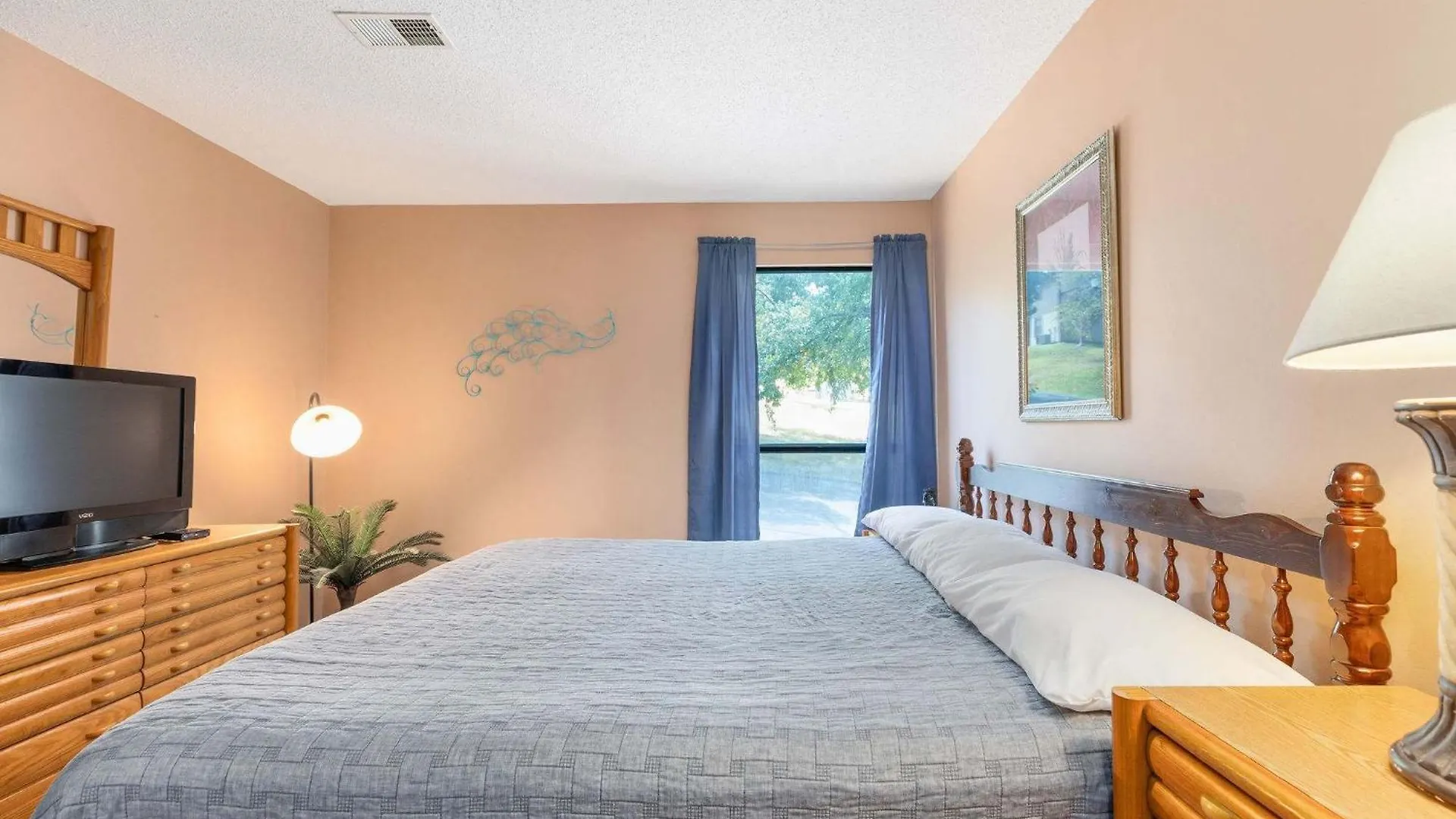 The Roost Royale-no Stairs Indoor Pool Hot Tub *
