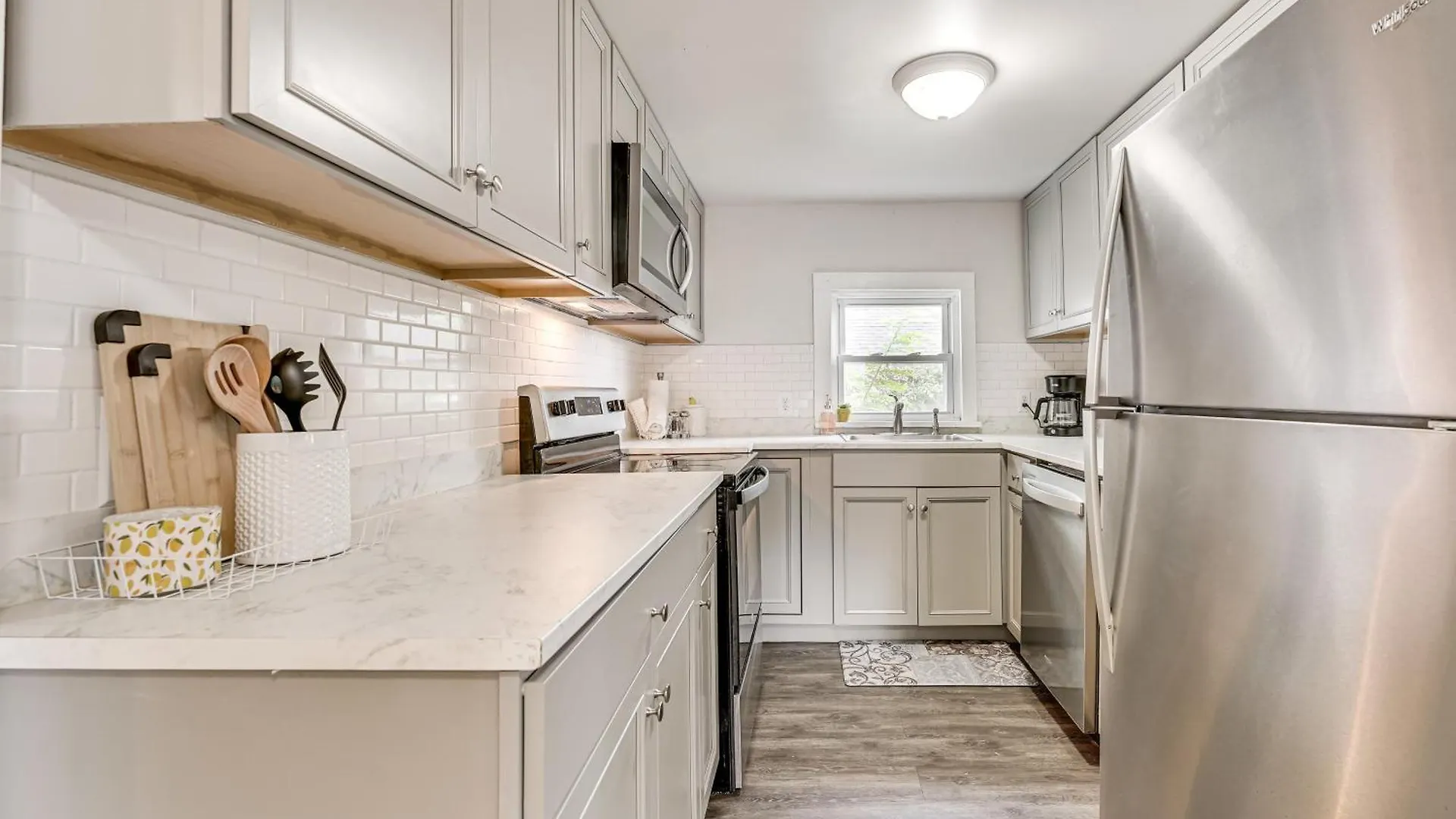 Walk To Dtwn Pet-friendly Home! Feriehus
