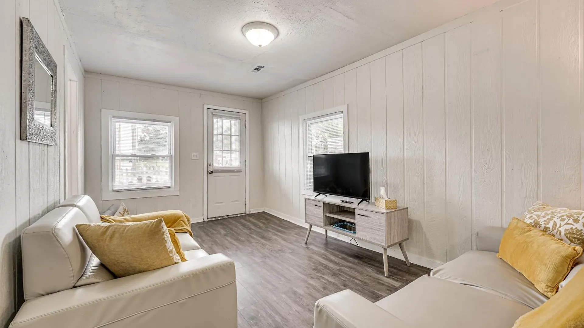 Walk To Dtwn Pet-friendly Home! Feriehus *