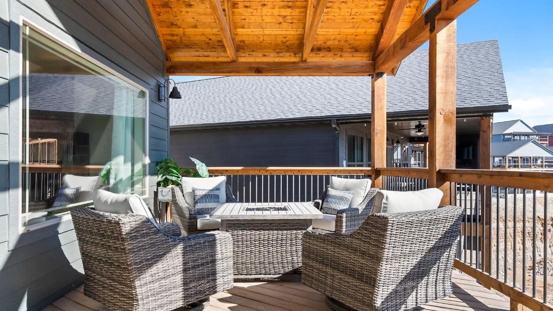 Huge Lakeview Getaway W/ Fun Arcades, Ping Pong Free Silver Dollar Tickets Community Amenities! 山林小屋 *