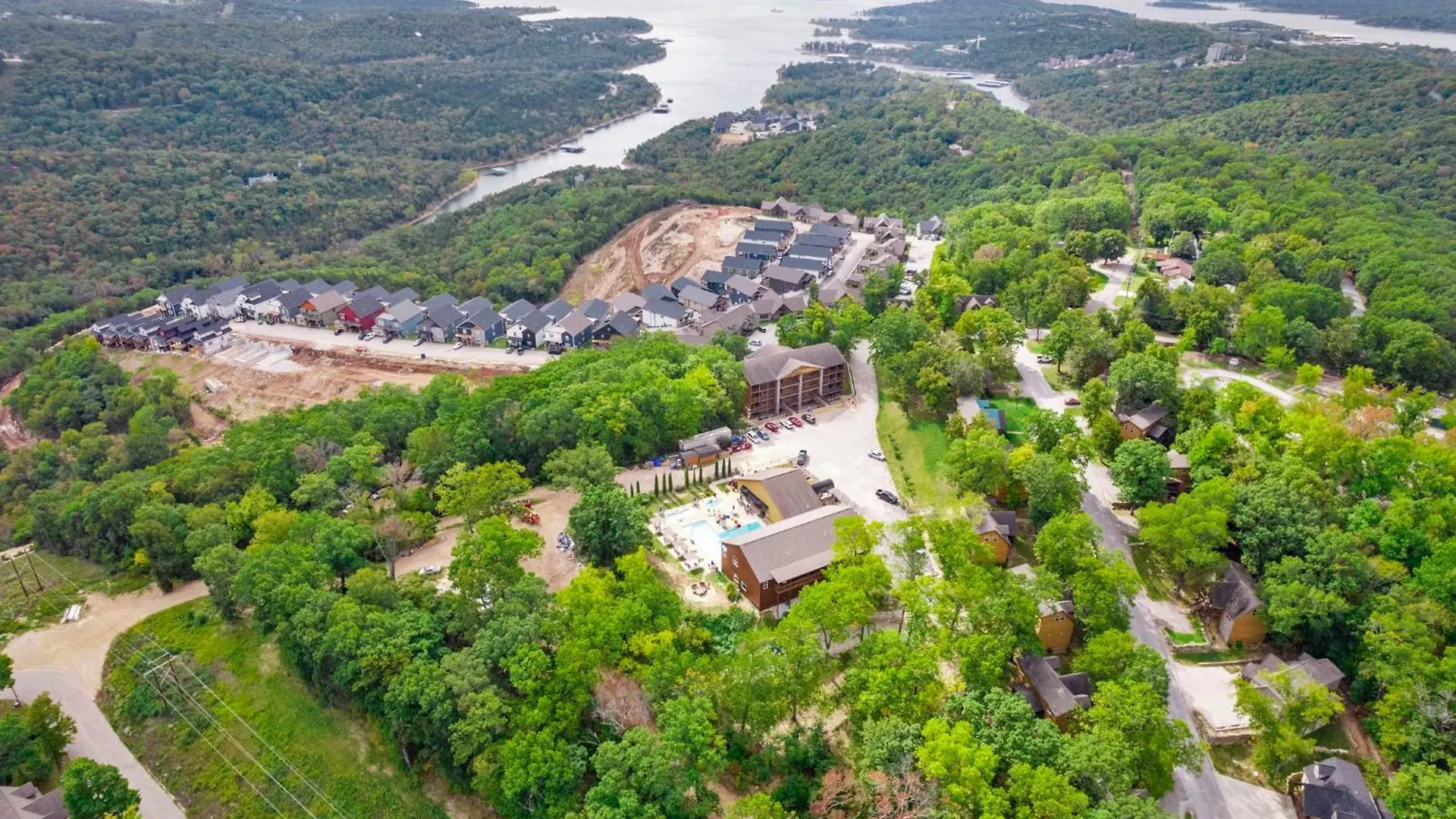 山林小屋 Huge Lakeview Getaway W/ Fun Arcades, Ping Pong Free Silver Dollar Tickets Community Amenities! 布蘭森