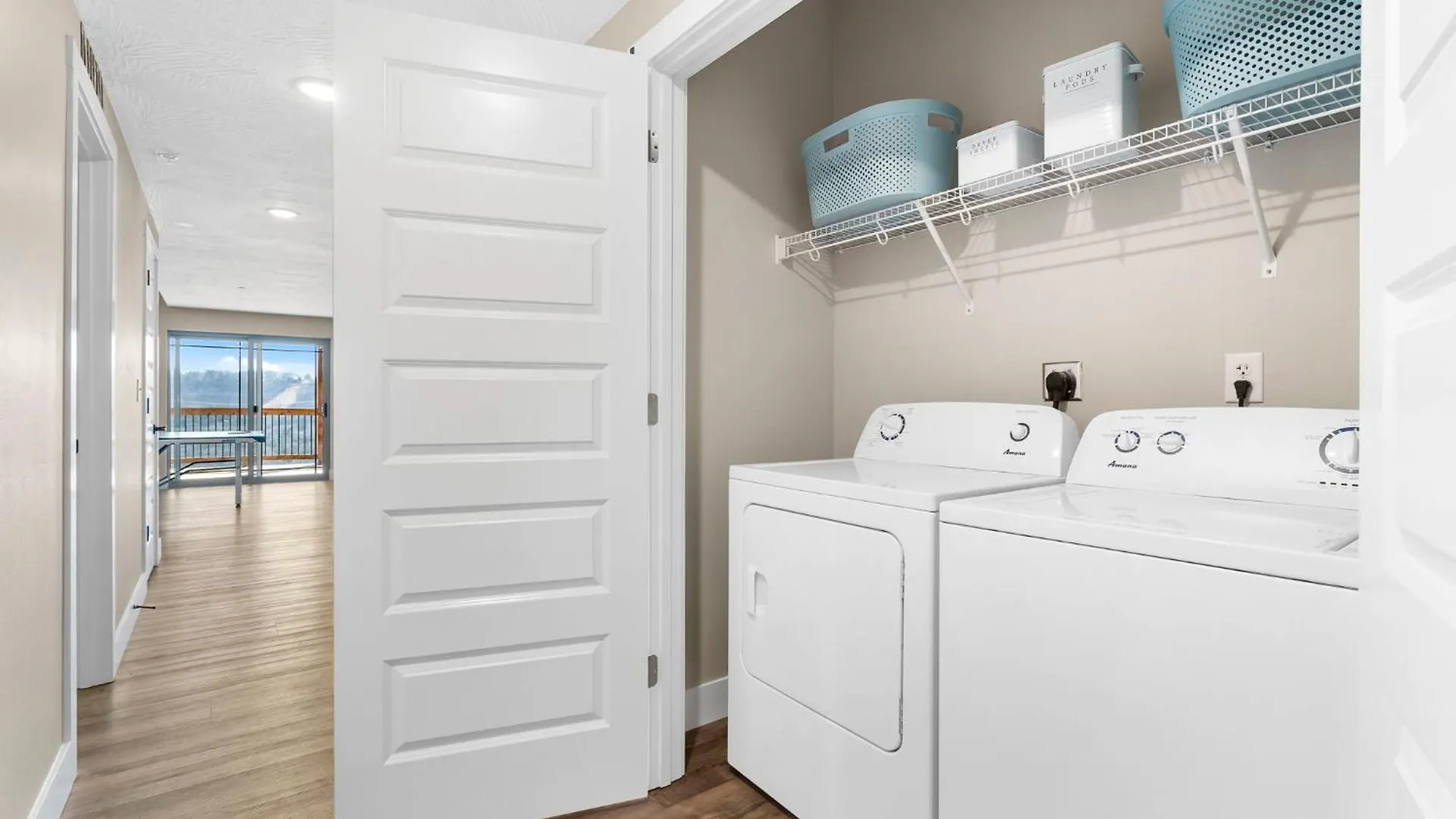 Huge Lakeview Getaway W/ Fun Arcades, Ping Pong Free Silver Dollar Tickets Community Amenities!