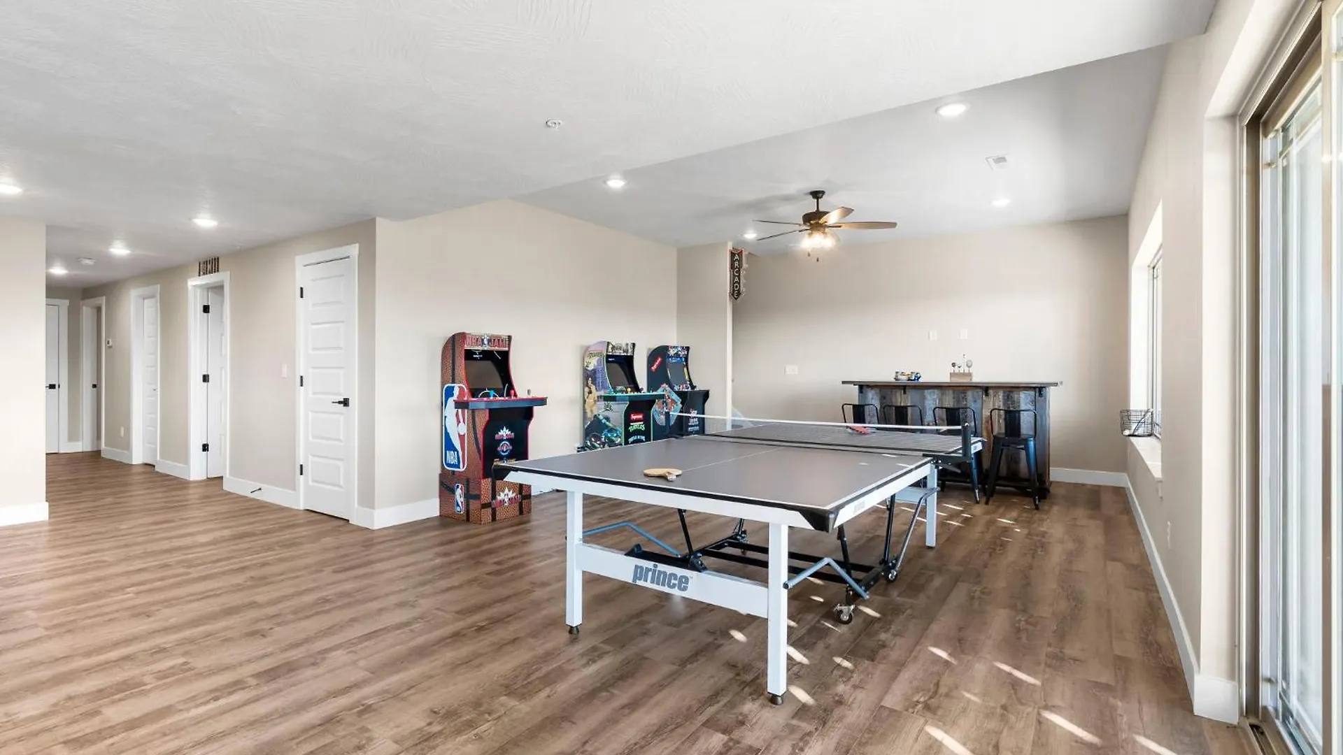 Huge Lakeview Getaway W/ Fun Arcades, Ping Pong Free Silver Dollar Tickets Community Amenities! 山林小屋 *