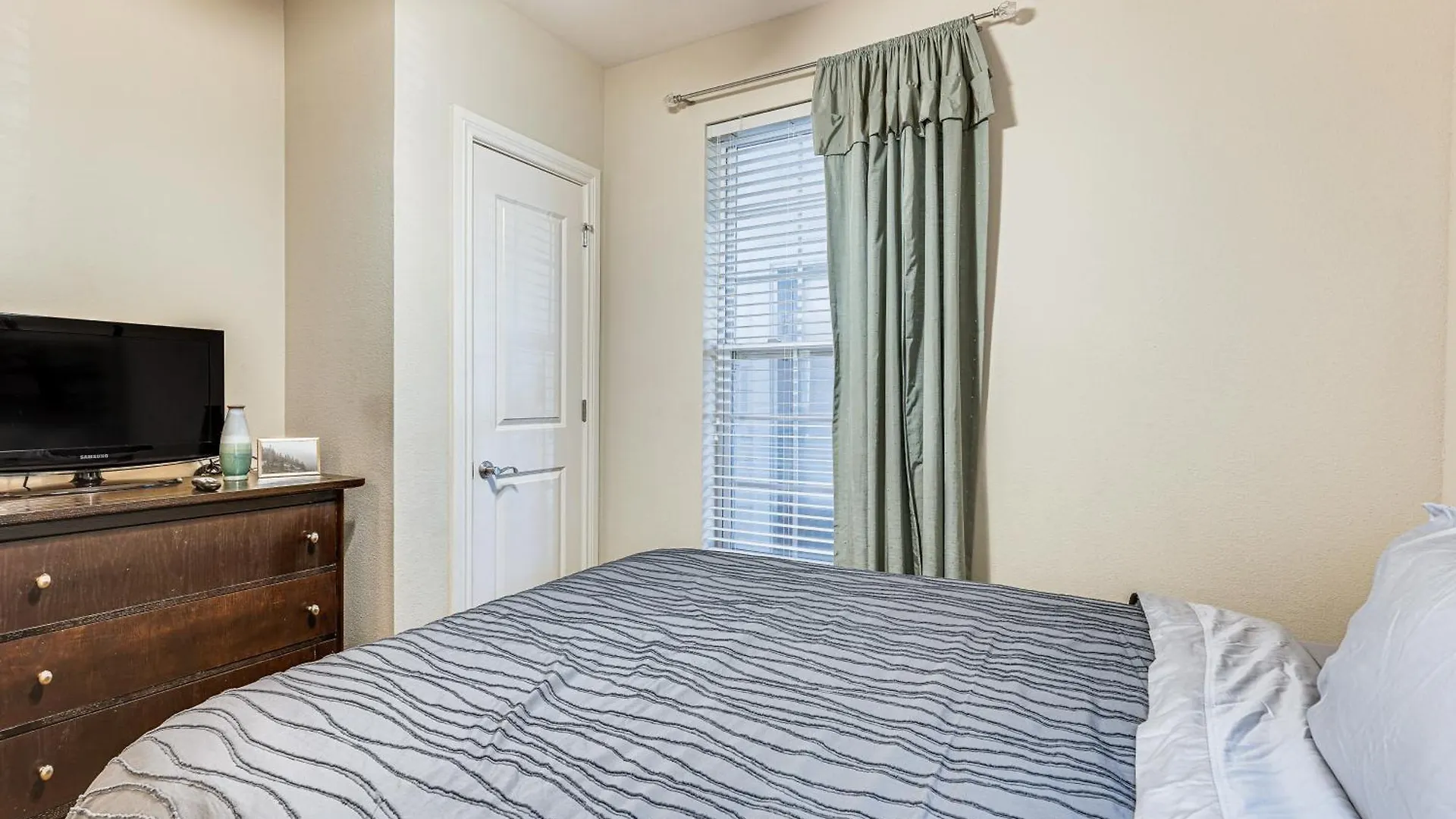 Quiet With Patio 3 Mi To Dtwn Branson!
