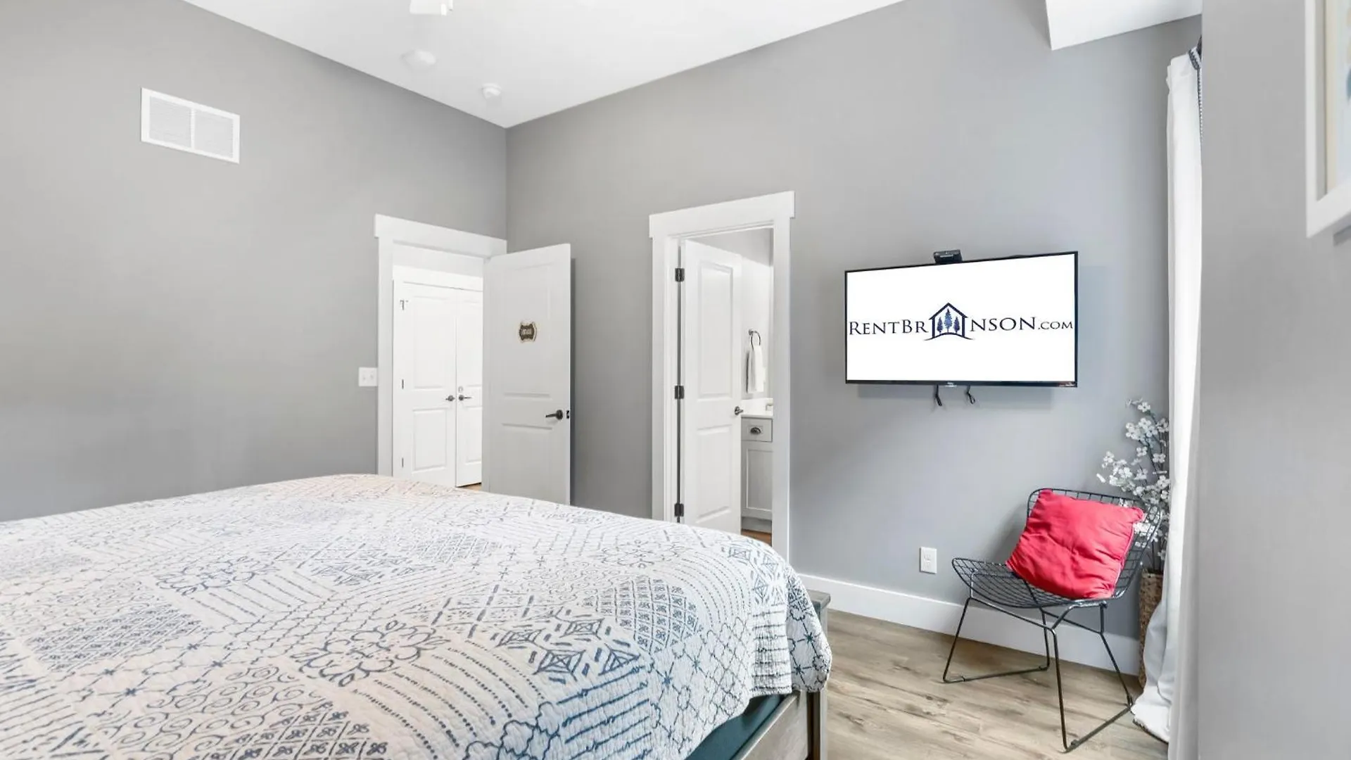 Double-sided Fireplace, Views, Daily Tickets To Local Attractions, Air Hockey!