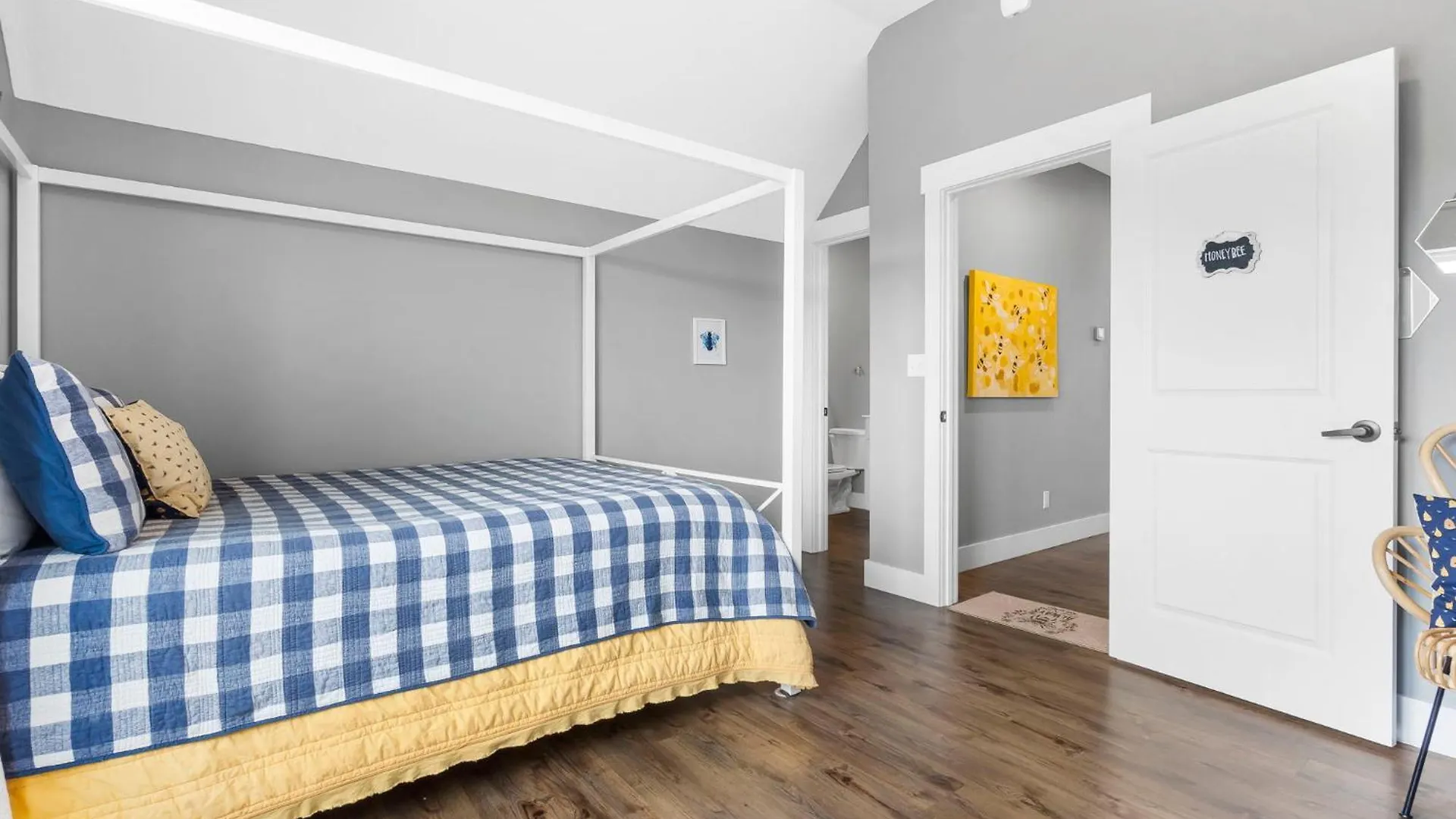 Chata Double-sided Fireplace, Views, Daily Tickets To Local Attractions, Air Hockey! *