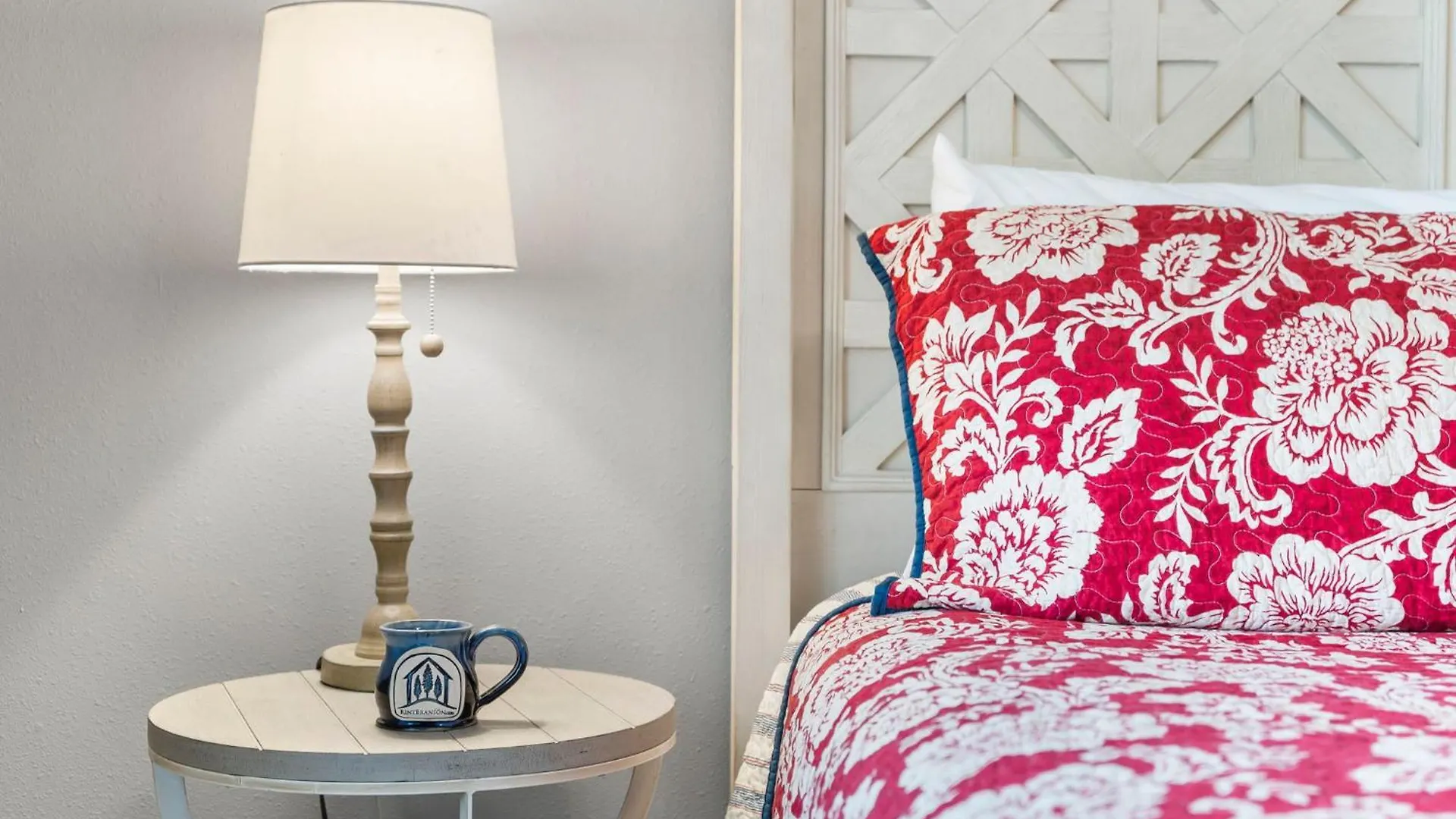 Chata Double-sided Fireplace, Views, Daily Tickets To Local Attractions, Air Hockey! Branson