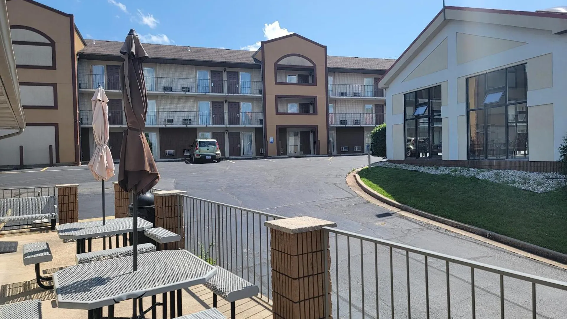 Quality West Inn 3*
