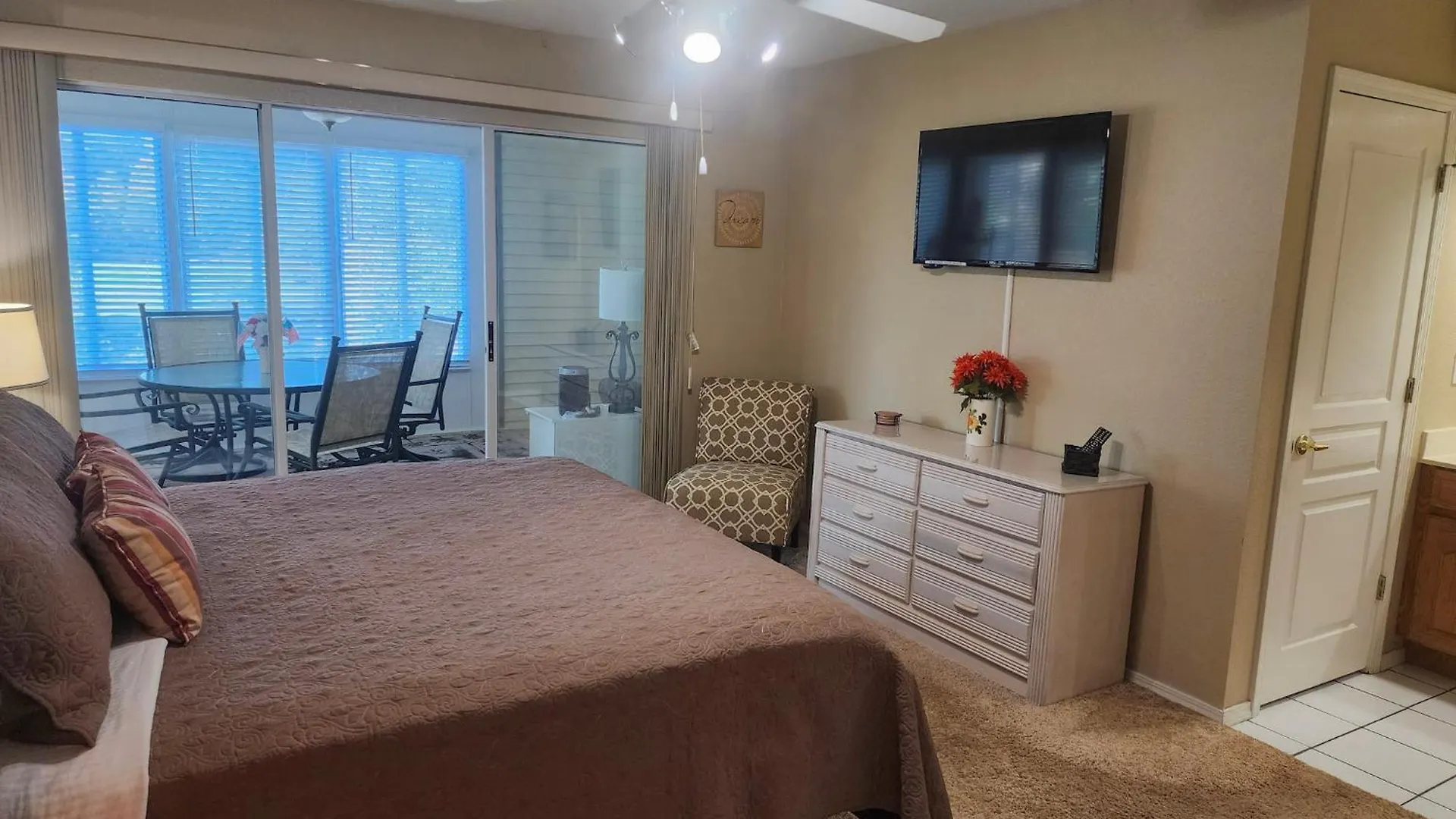 Apartment Golf Course View - Centrally Located - Free Attraction Tickets Included - Stairs Required - Fw7-1 *