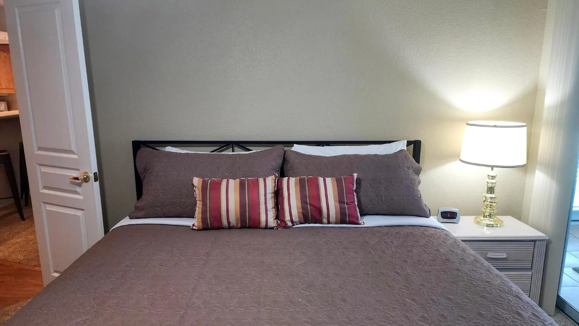 Apartment Golf Course View - Centrally Located - Free Attraction Tickets Included - Stairs Required - Fw7-1 Branson
