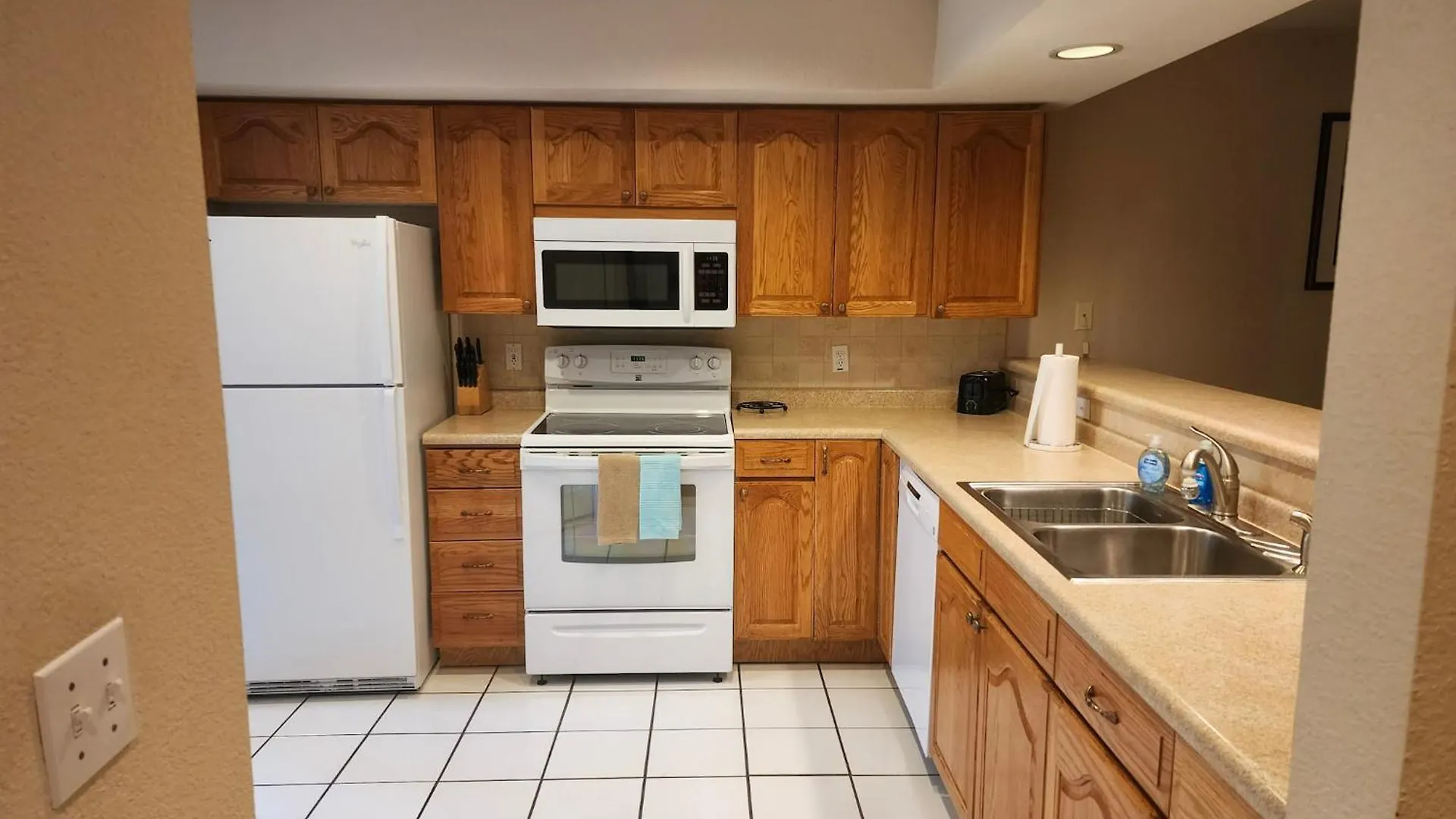 Apartment Golf Course View - Centrally Located - Free Attraction Tickets Included - Stairs Required - Fw7-1