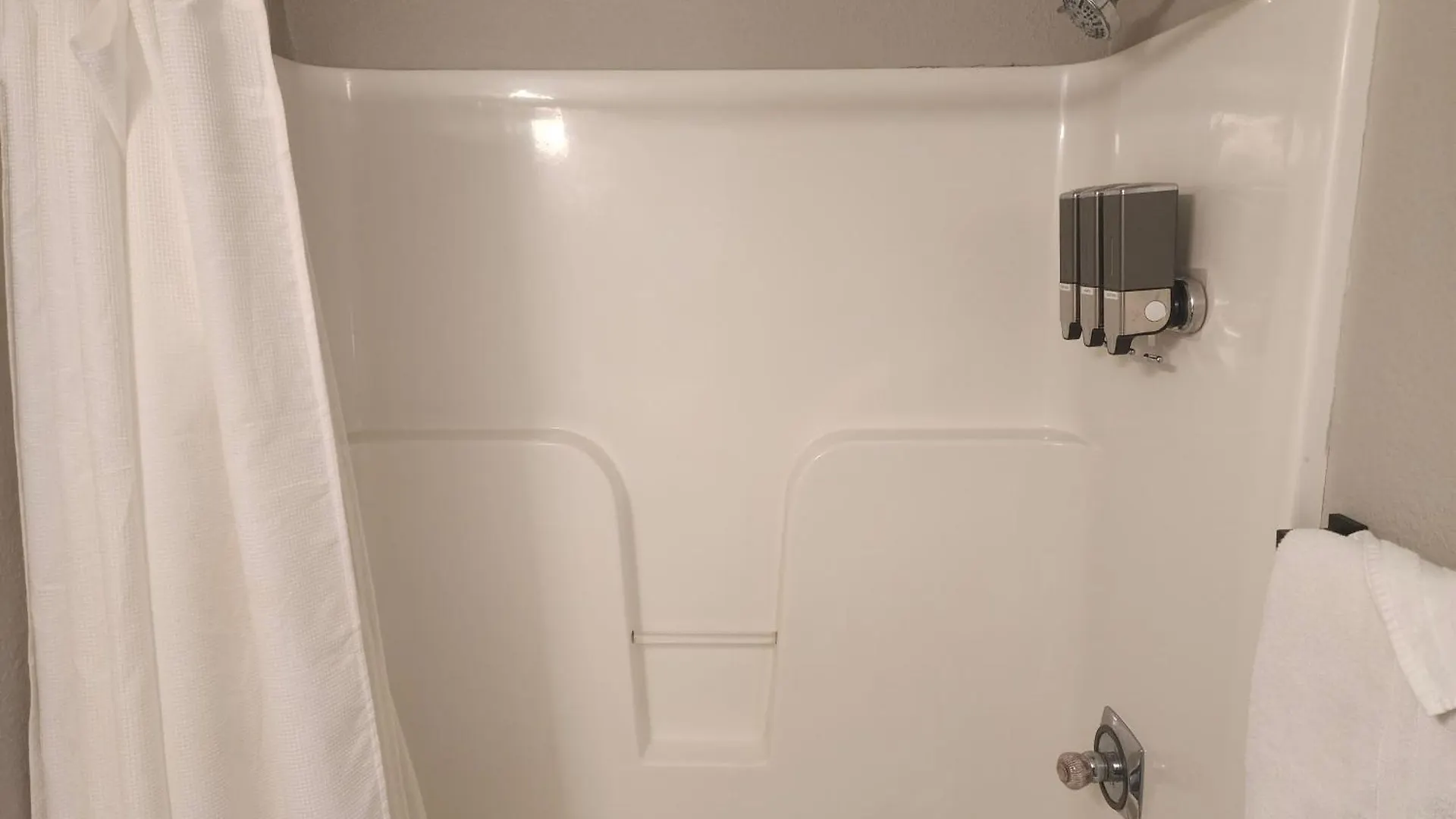 2br Cozy - Centrally Located - Free Tickets Included - Fc 53-5 *