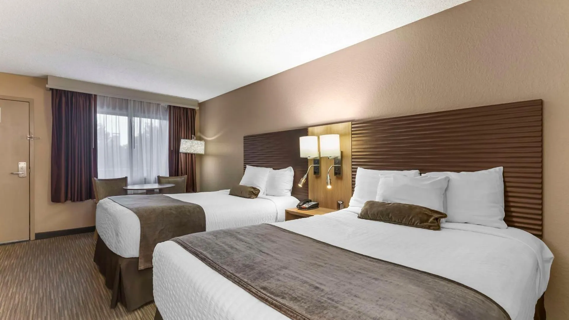 Western Landing View & 3* Branson