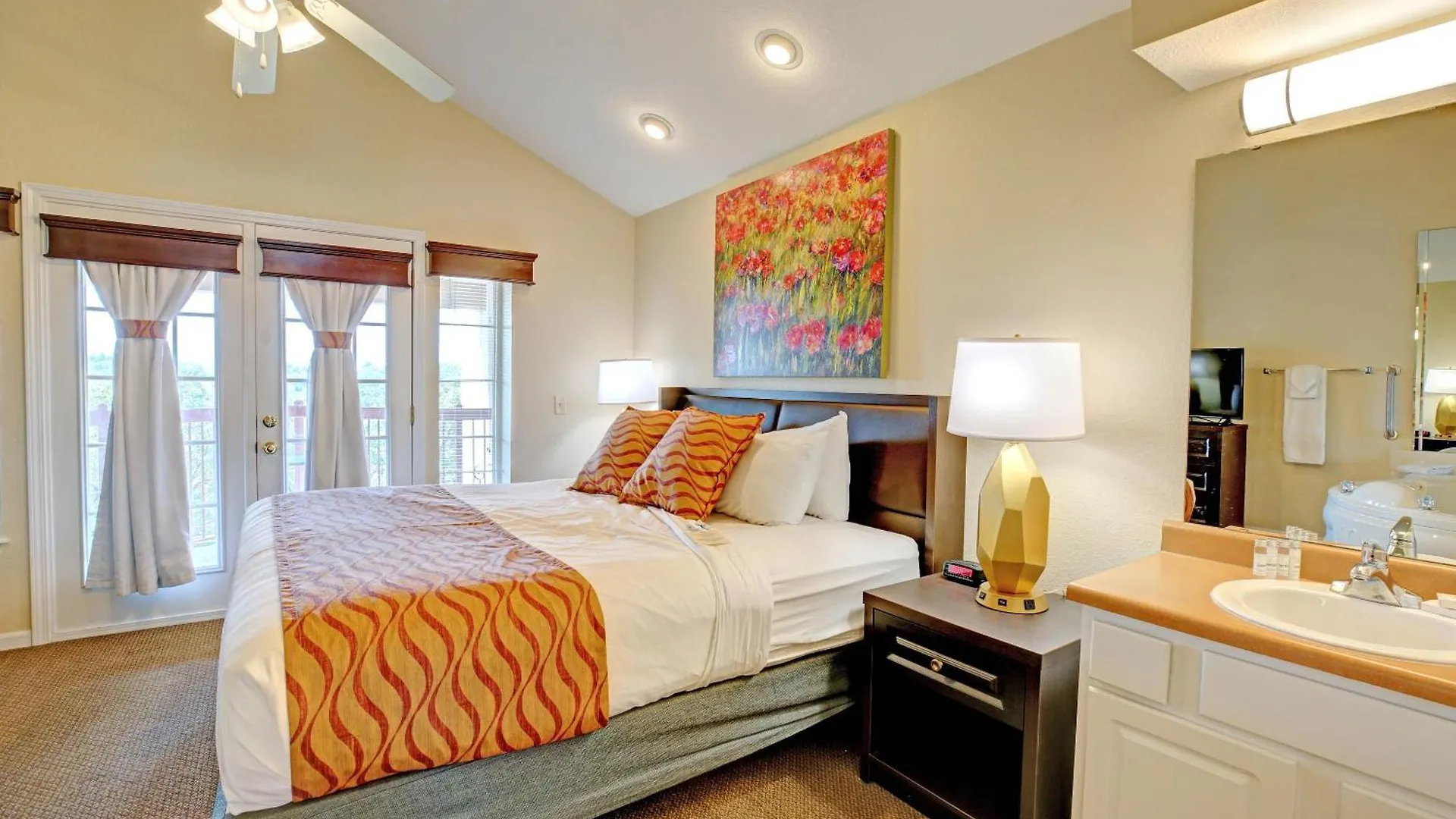 Grand Crowne 4* Branson