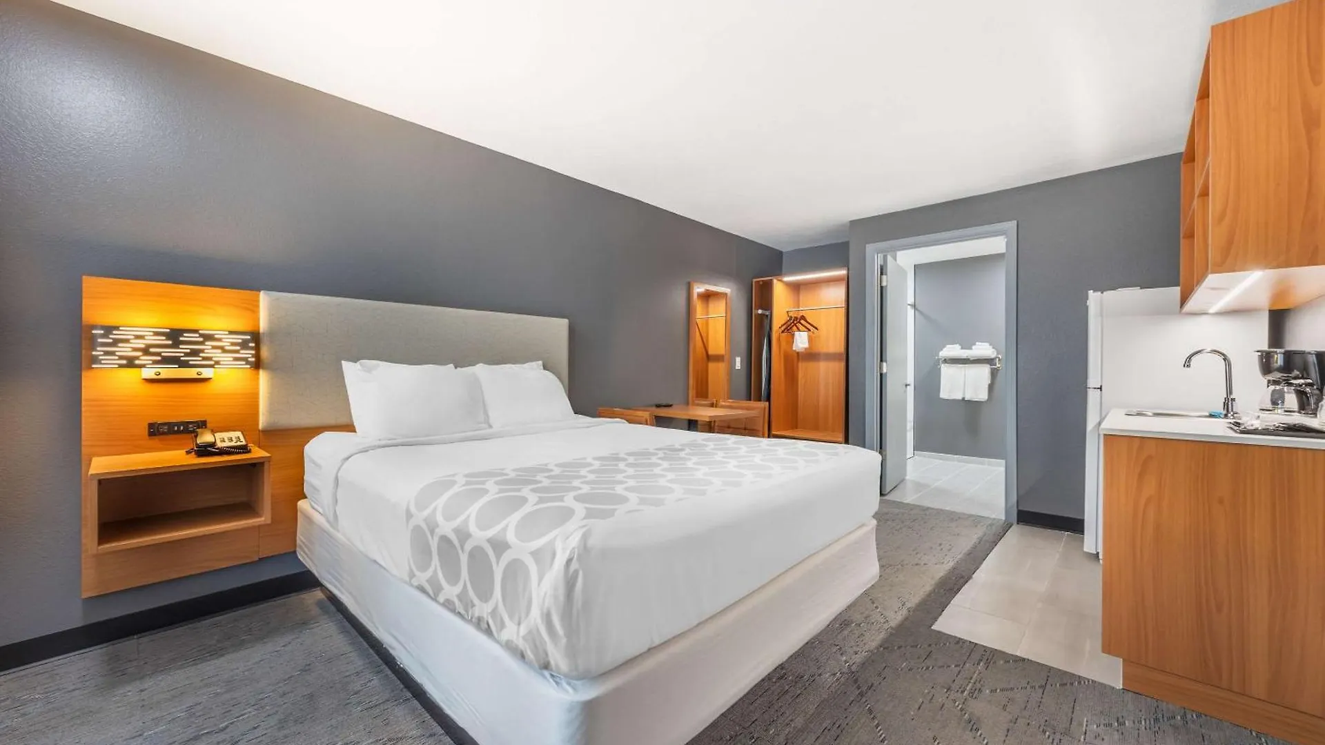 Suburban On The Strip Otel