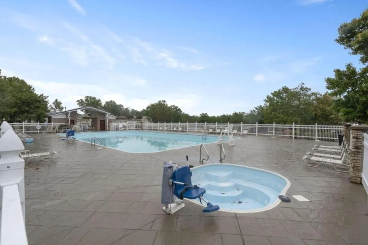 Lägenhet Luxurious At Hills - Beautifully Updated And Affordable - Family Amenities - No Steps Branson