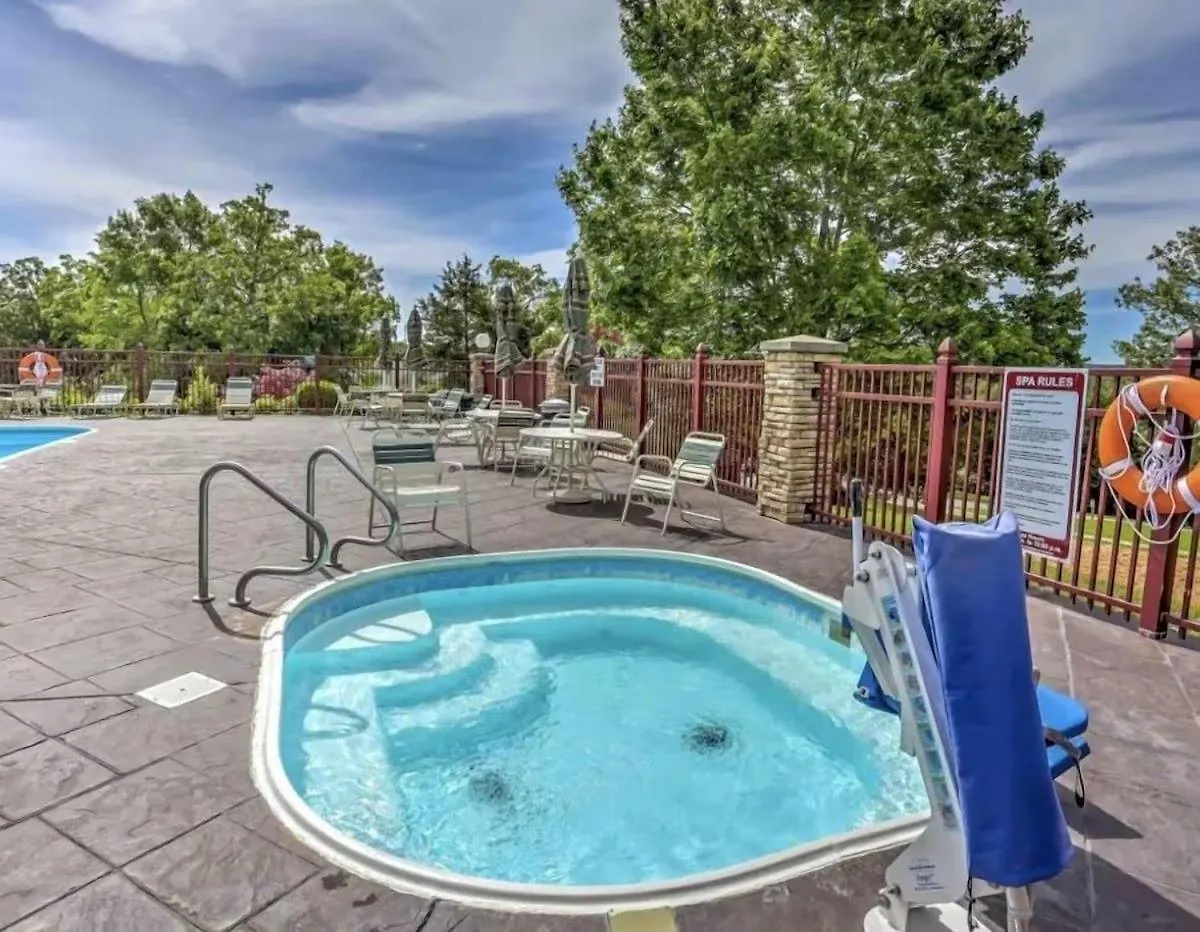 Lägenhet Luxurious At Hills - Beautifully Updated And Affordable - Family Amenities - No Steps Branson