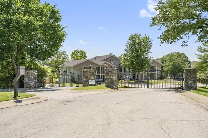 Luxurious At Hills - Beautifully Updated And Affordable - Family Amenities - No Steps Lägenhet *