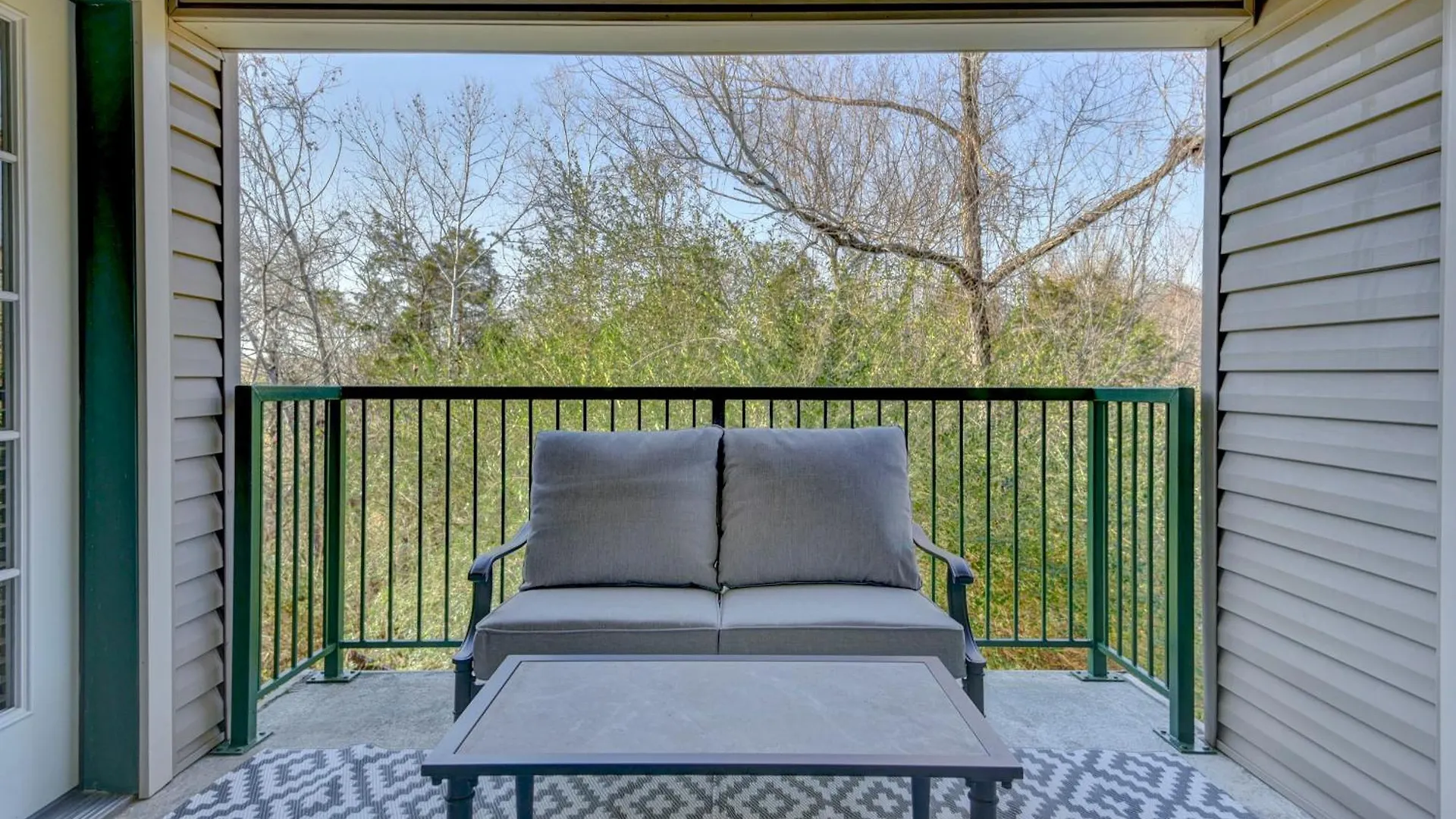 Luxurious At Hills - Beautifully Updated And Affordable - Family Amenities - No Steps Lägenhet