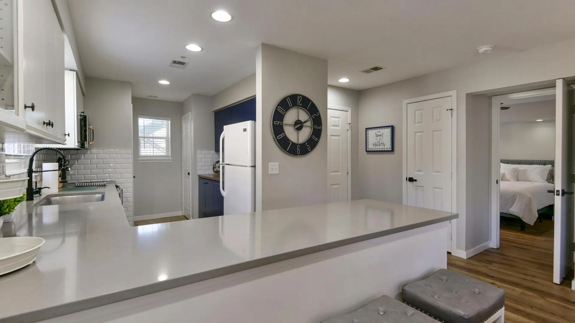 Luxurious At Hills - Beautifully Updated And Affordable - Family Amenities - No Steps