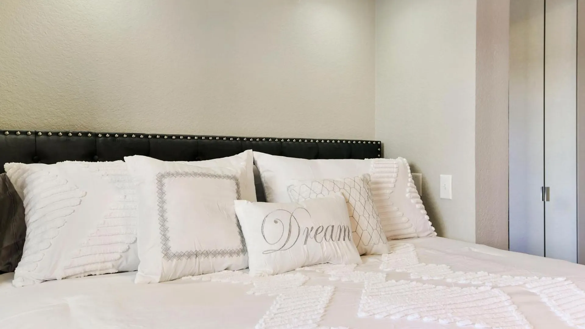 Lägenhet Luxurious At Hills - Beautifully Updated And Affordable - Family Amenities - No Steps