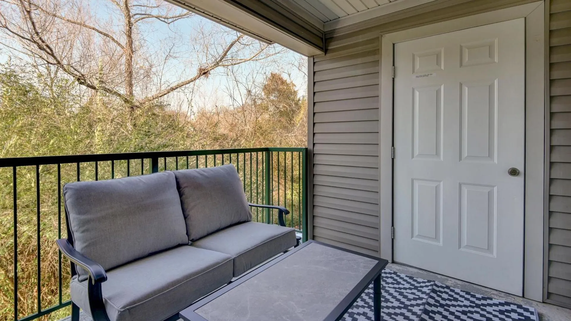 Luxurious At Hills - Beautifully Updated And Affordable - Family Amenities - No Steps Lägenhet *