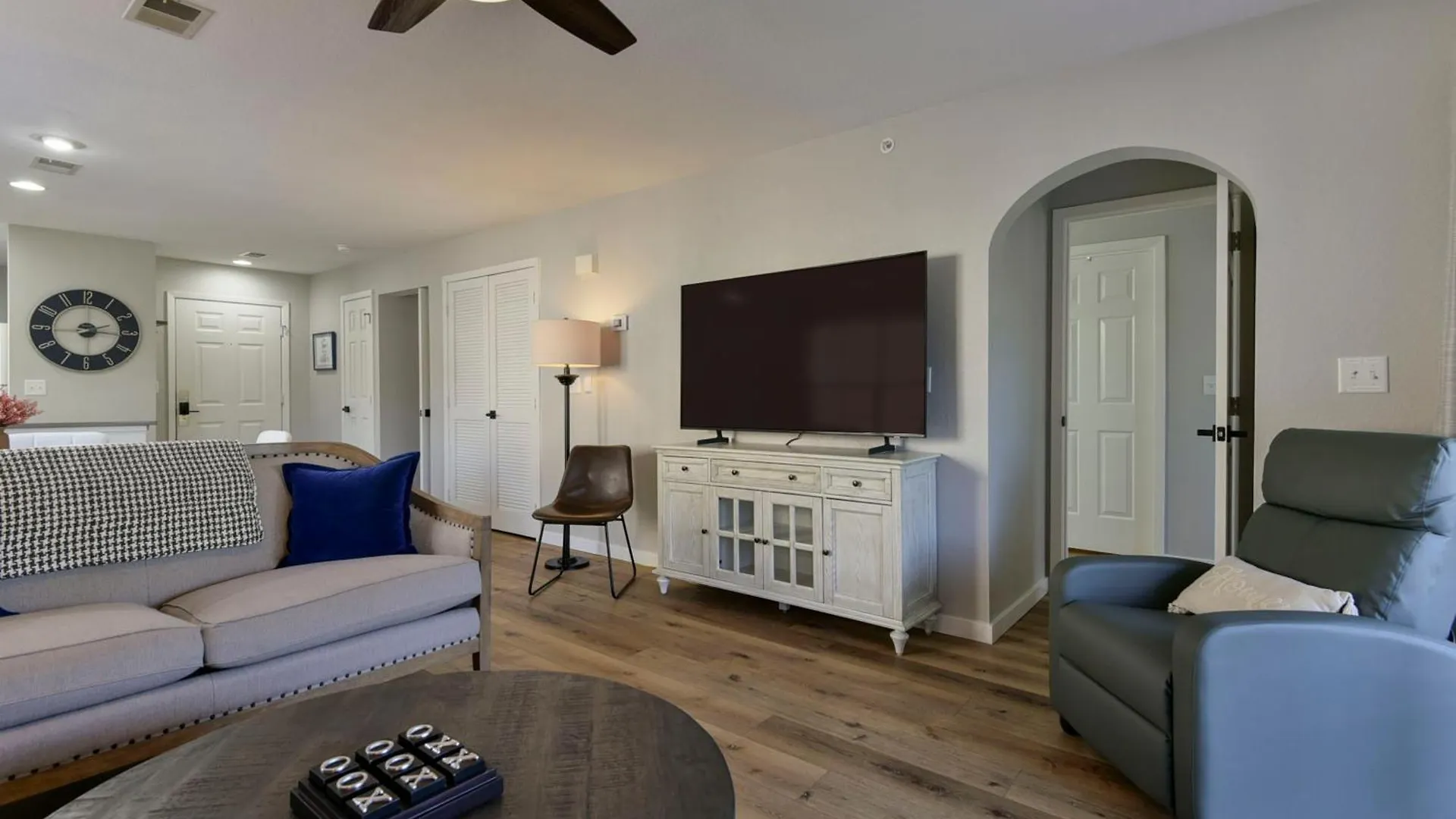 Luxurious At Hills - Beautifully Updated And Affordable - Family Amenities - No Steps *