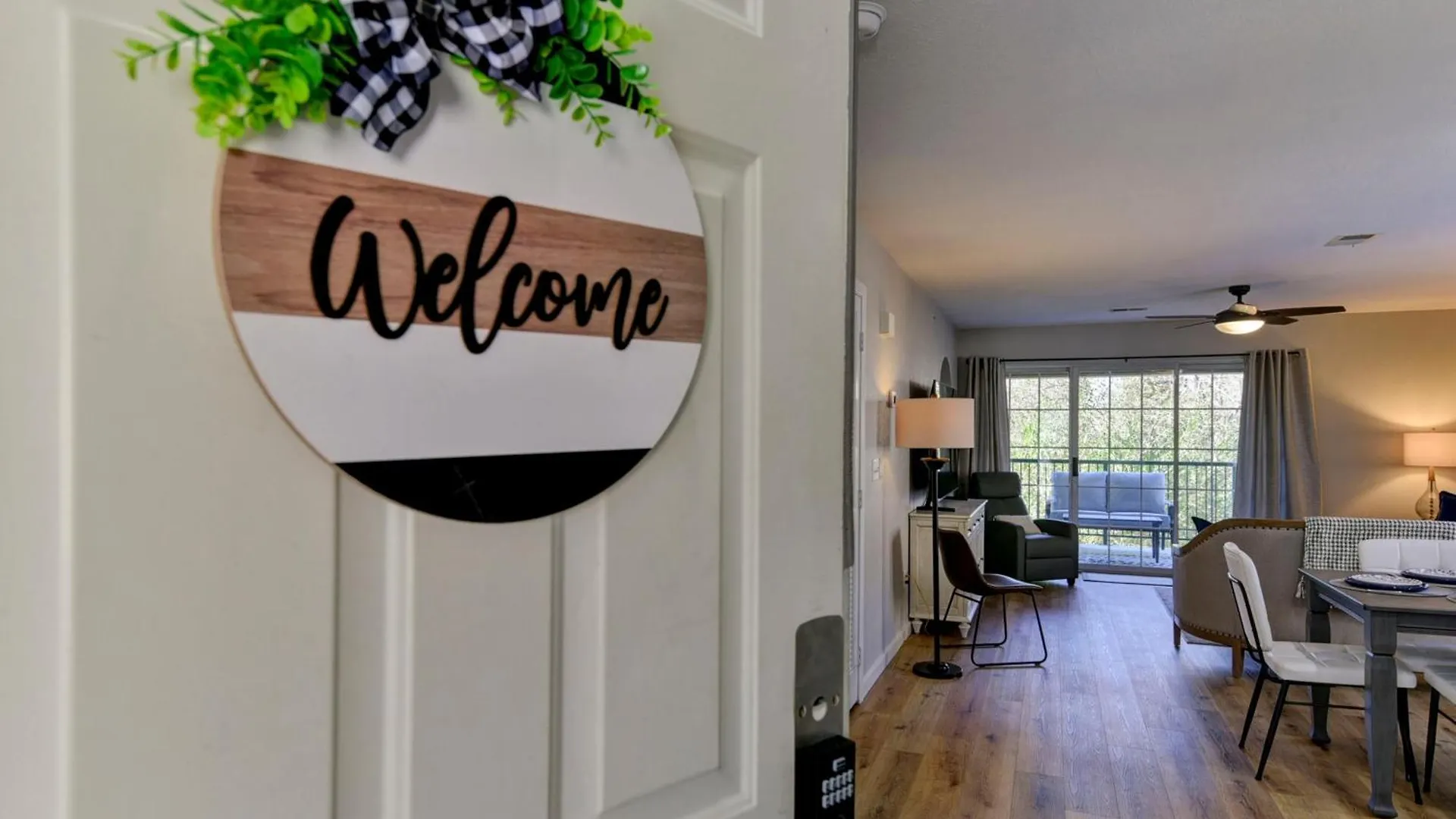 Luxurious At Hills - Beautifully Updated And Affordable - Family Amenities - No Steps Lägenhet