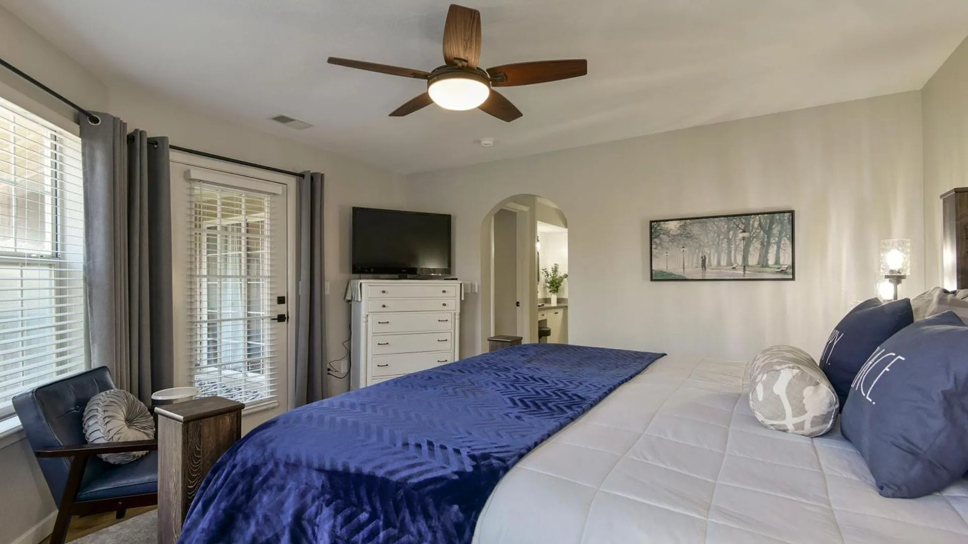 Lägenhet Luxurious At Hills - Beautifully Updated And Affordable - Family Amenities - No Steps