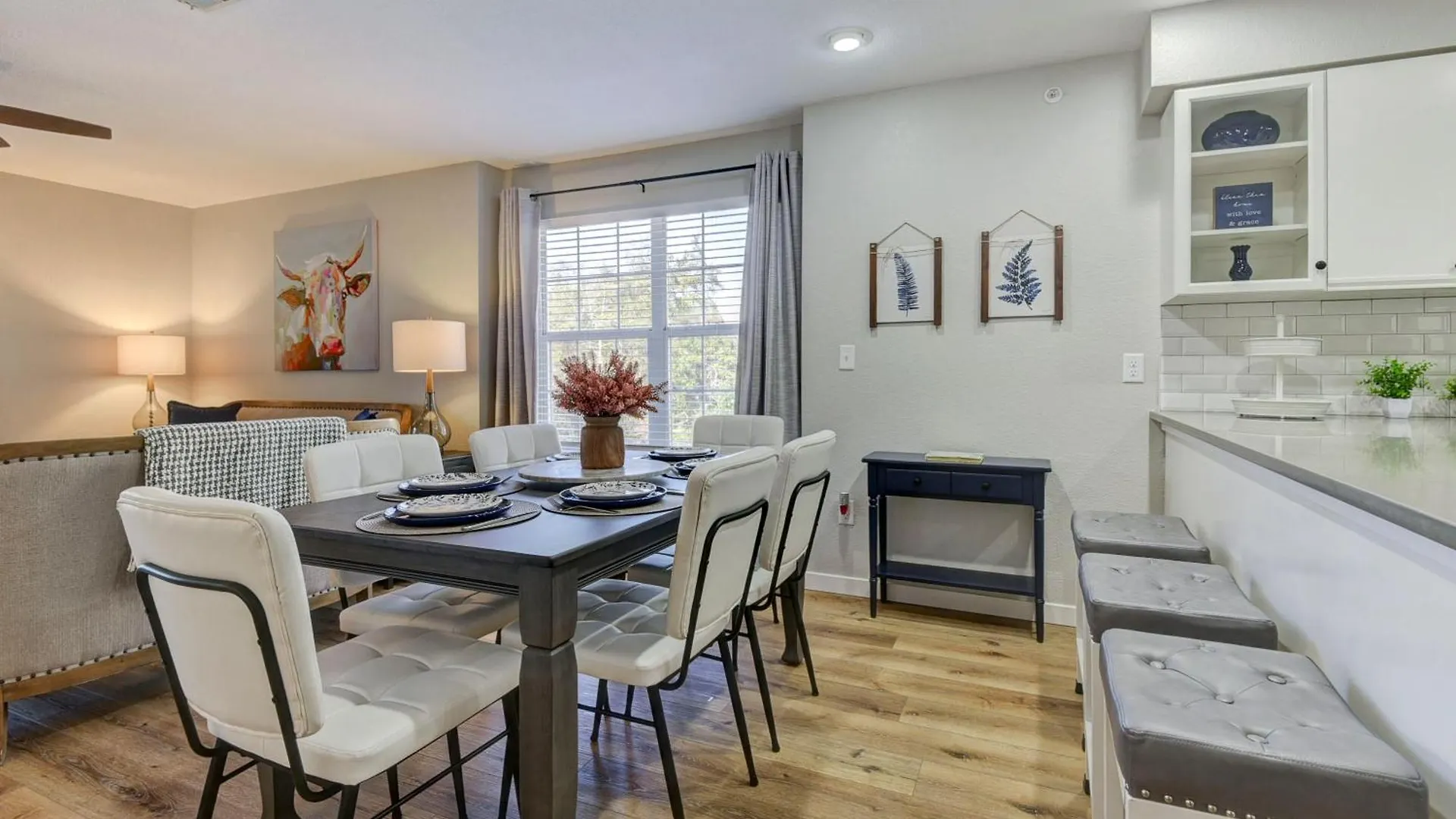 Luxurious At Hills - Beautifully Updated And Affordable - Family Amenities - No Steps *