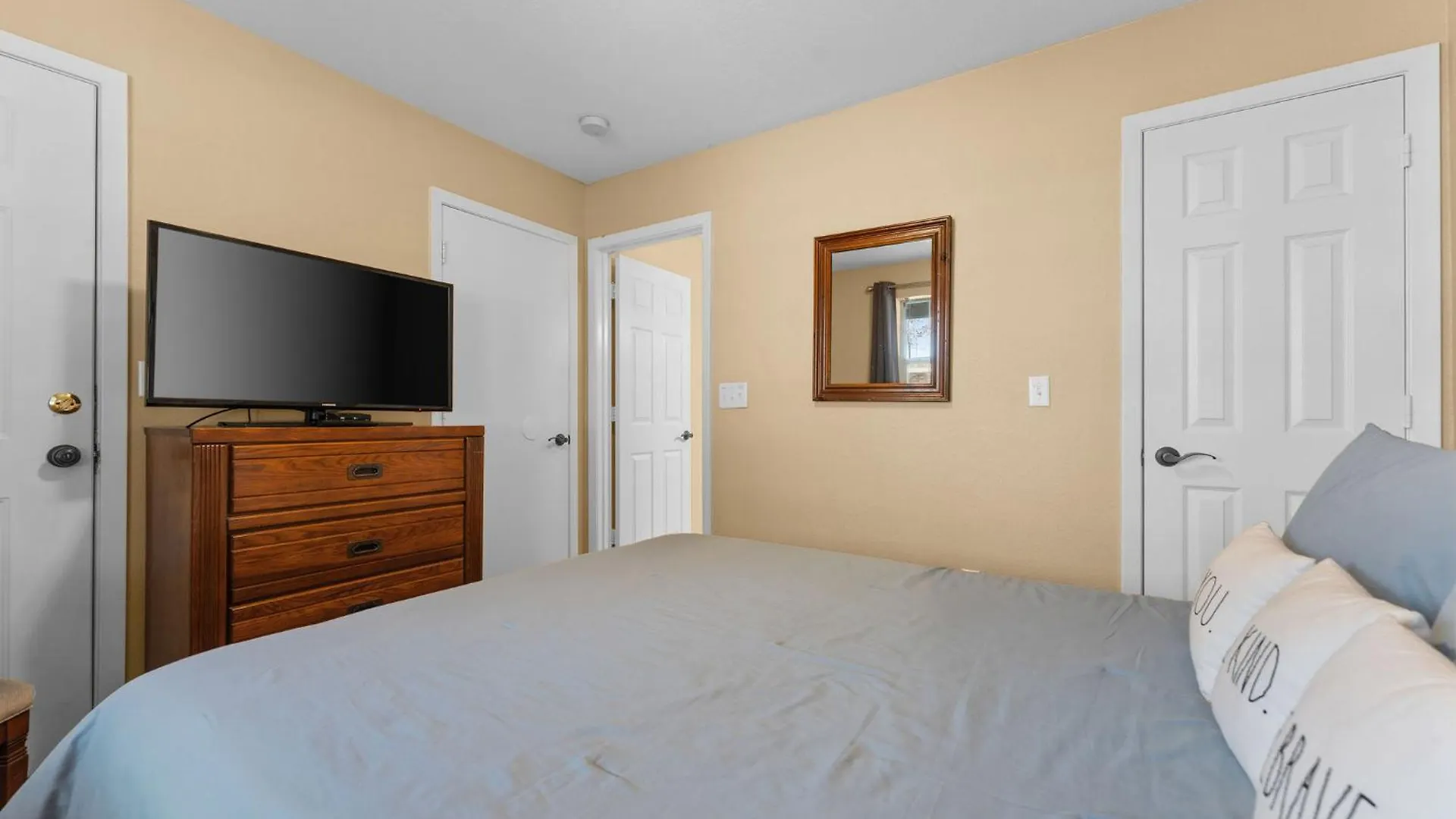 Cozy Floor 2br With View And Amenities!! ブランソン