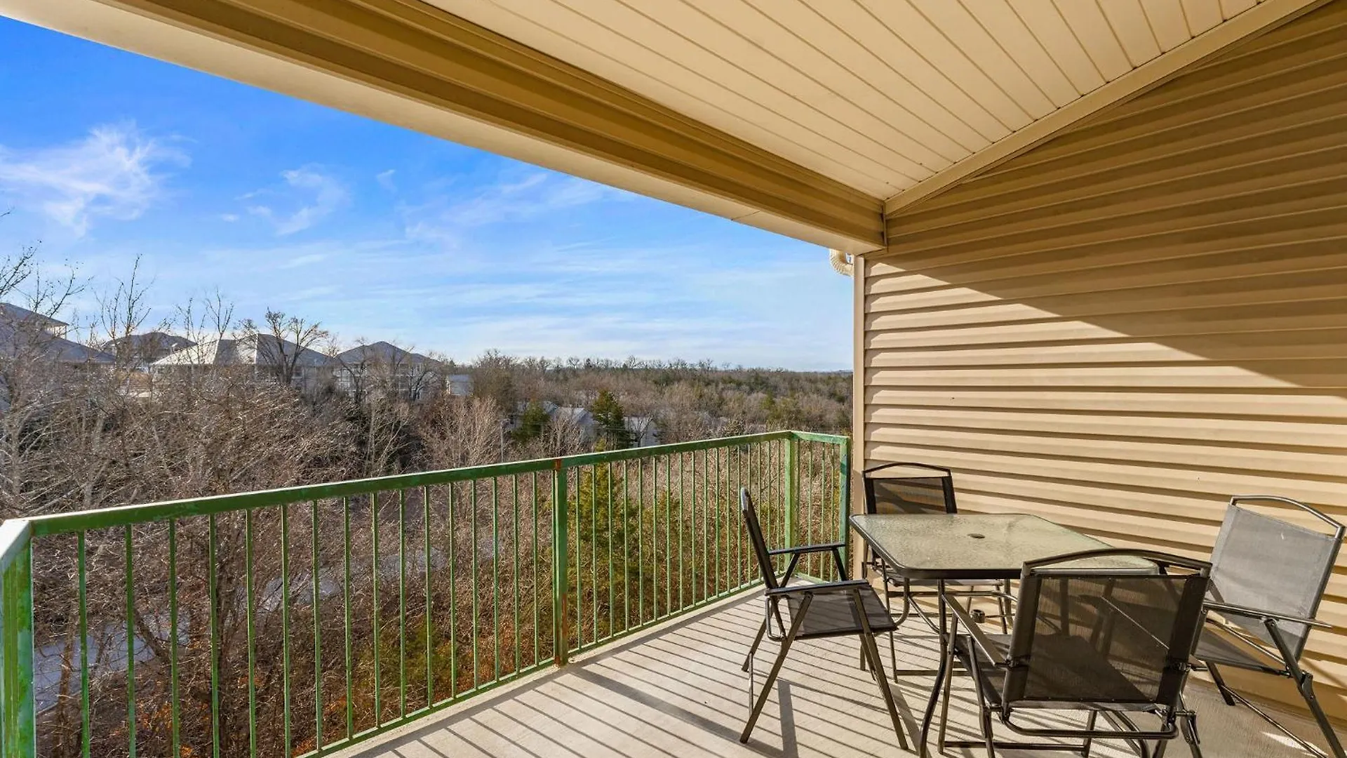 Cozy Floor 2br With View And Amenities!! ブランソン