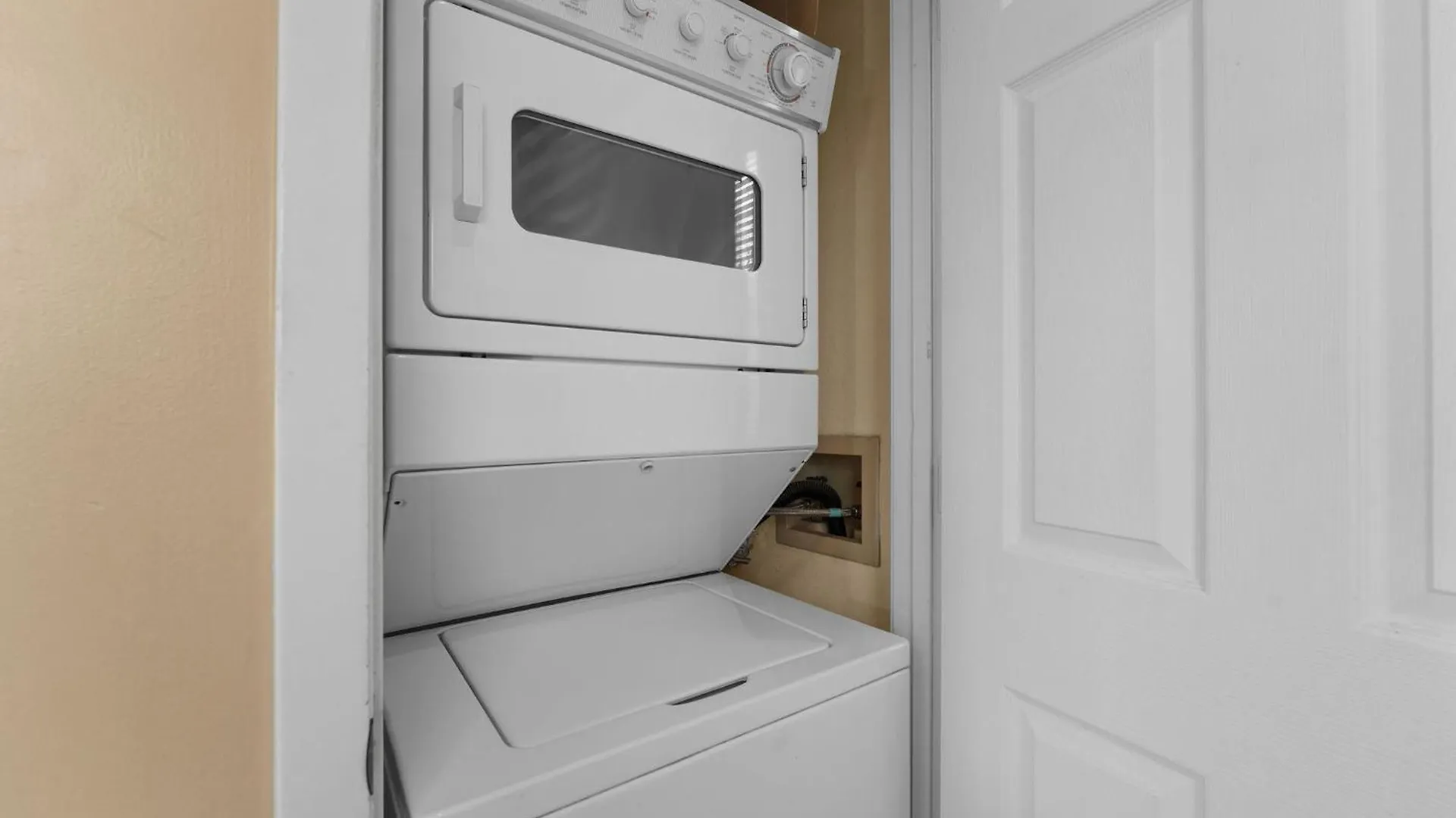 Cozy Floor 2br With View And Amenities!! ブランソン