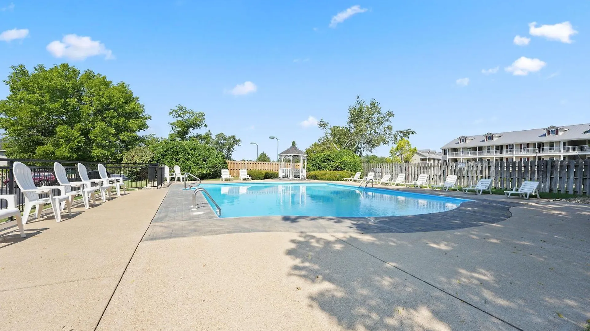 Cozy Floor 2br With View And Amenities!! *