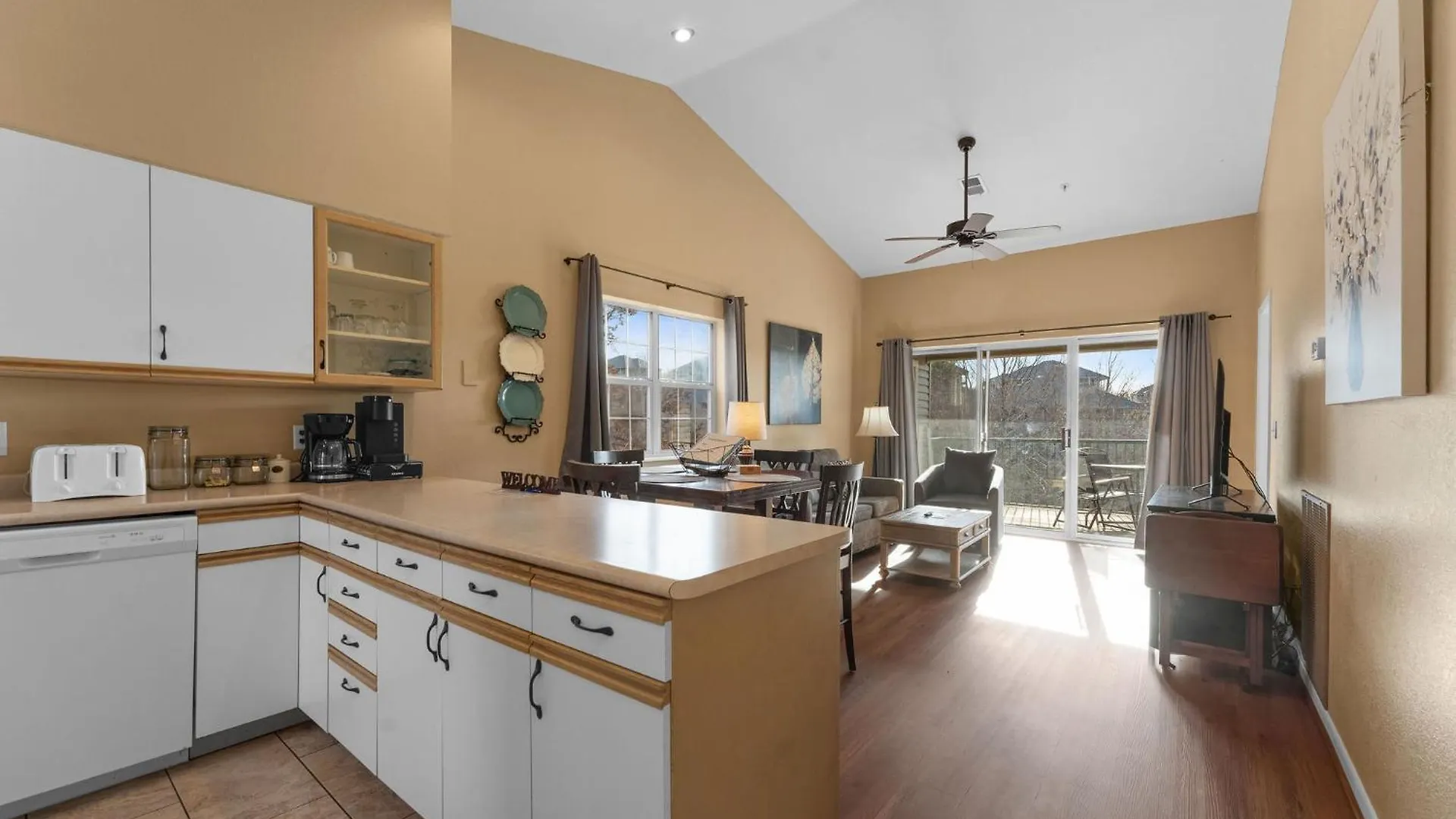 Cozy Floor 2br With View And Amenities!! アパートホテル ブランソン