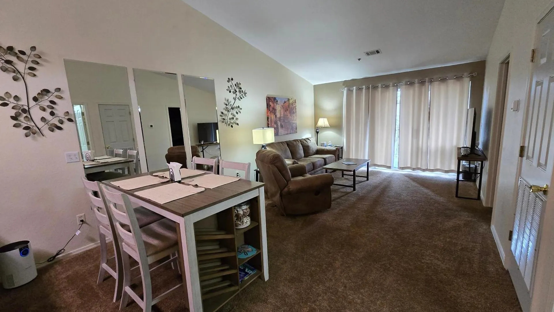 Swan's Couples Getaway Apartment *