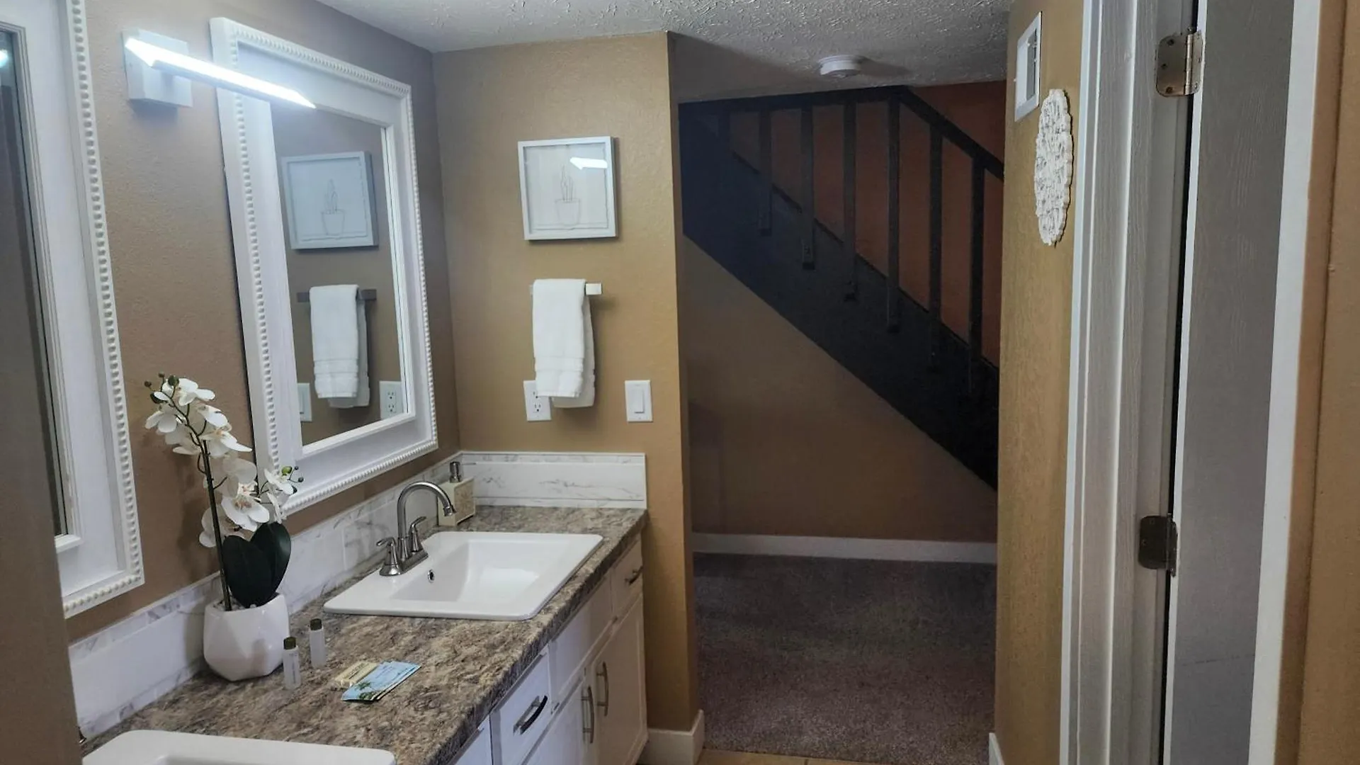 2br Cozy - Centrally Located - Free Activities Included - Stairs Required - Fc27-6 ブランソン
