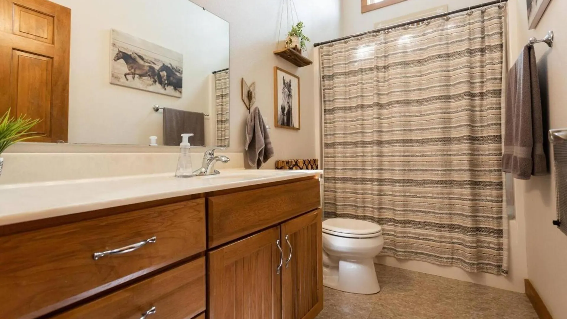 5 Bed Mountain View Retreat