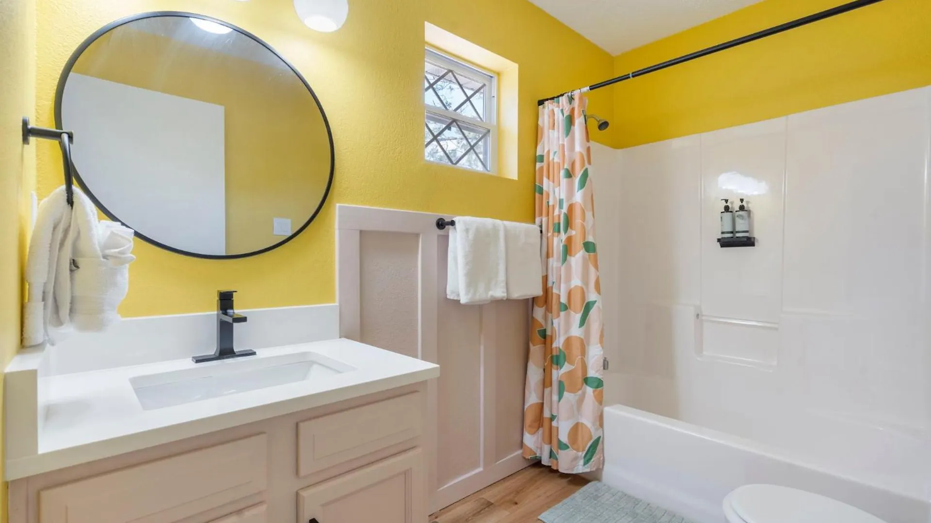 House Near Indian Point Marina & Silver Dollar City-free Daily Tickets-spiral Staircase 度假居 *