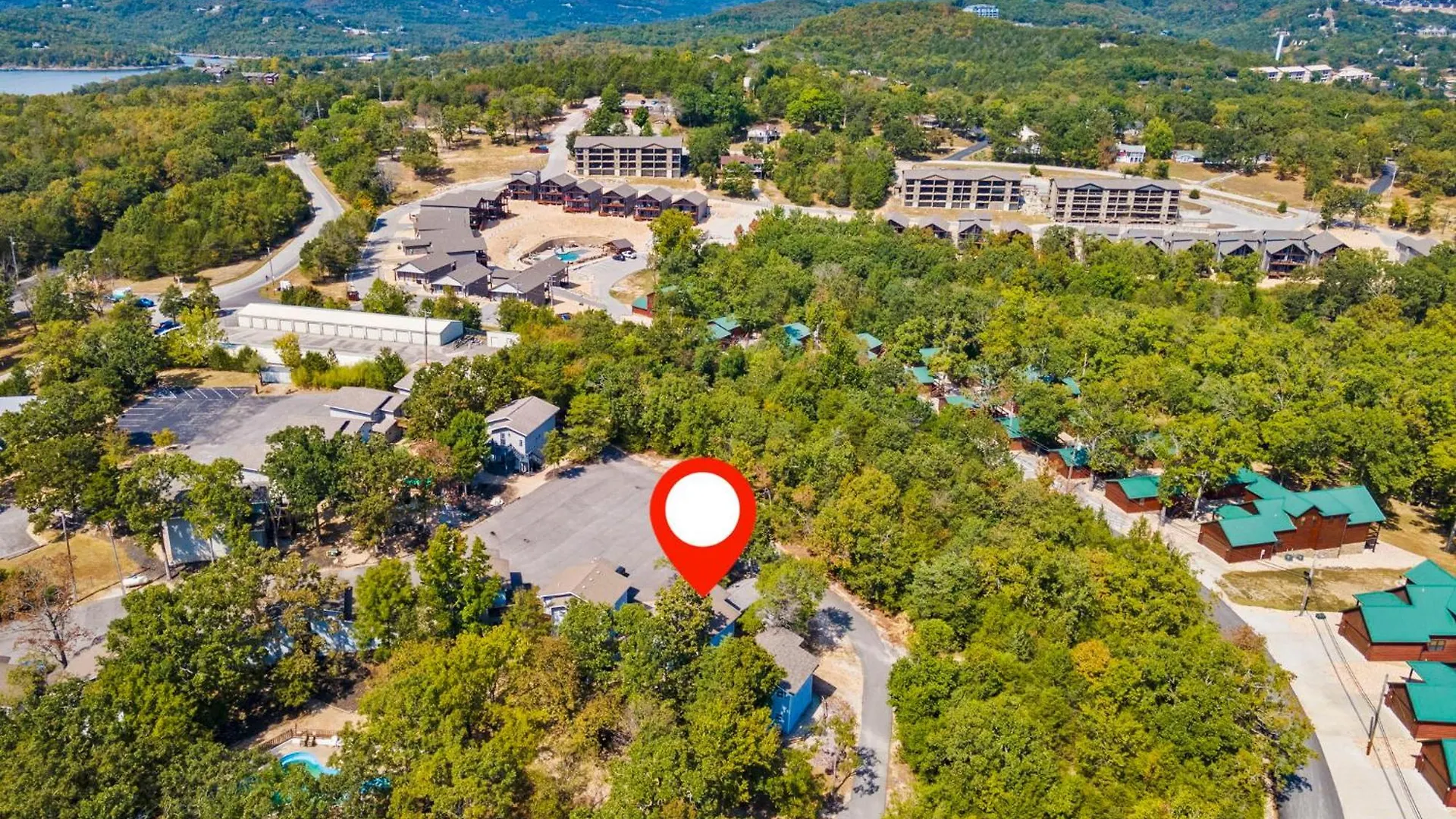 House Near Indian Point Marina & Silver Dollar City-free Daily Tickets-spiral Staircase *